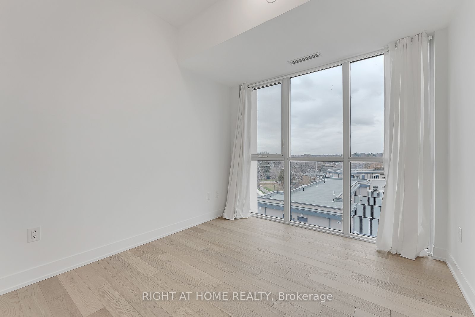 1063 Douglas Mccurdy Comm Circ 613