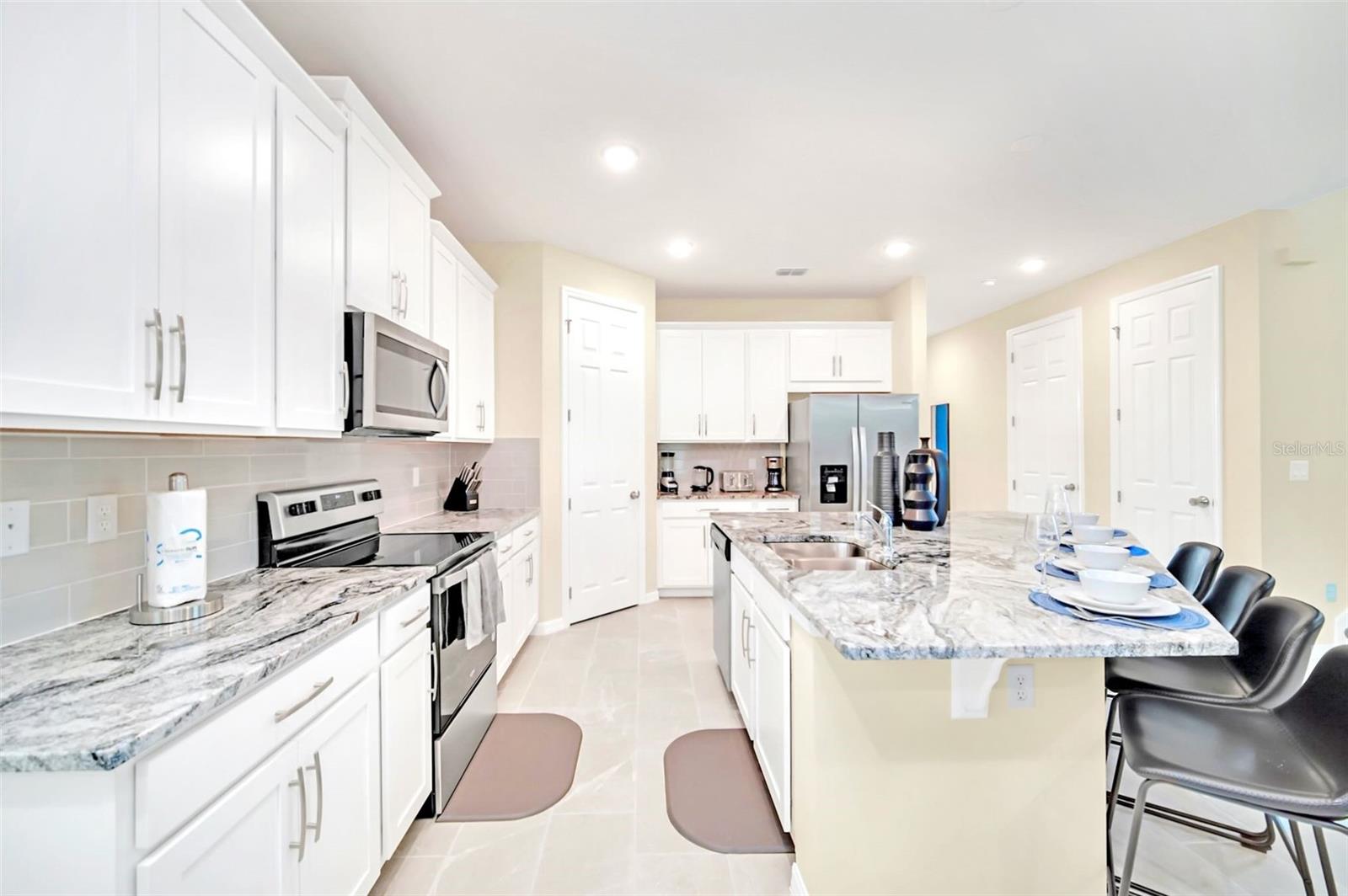1959 Tropical Palms Circle