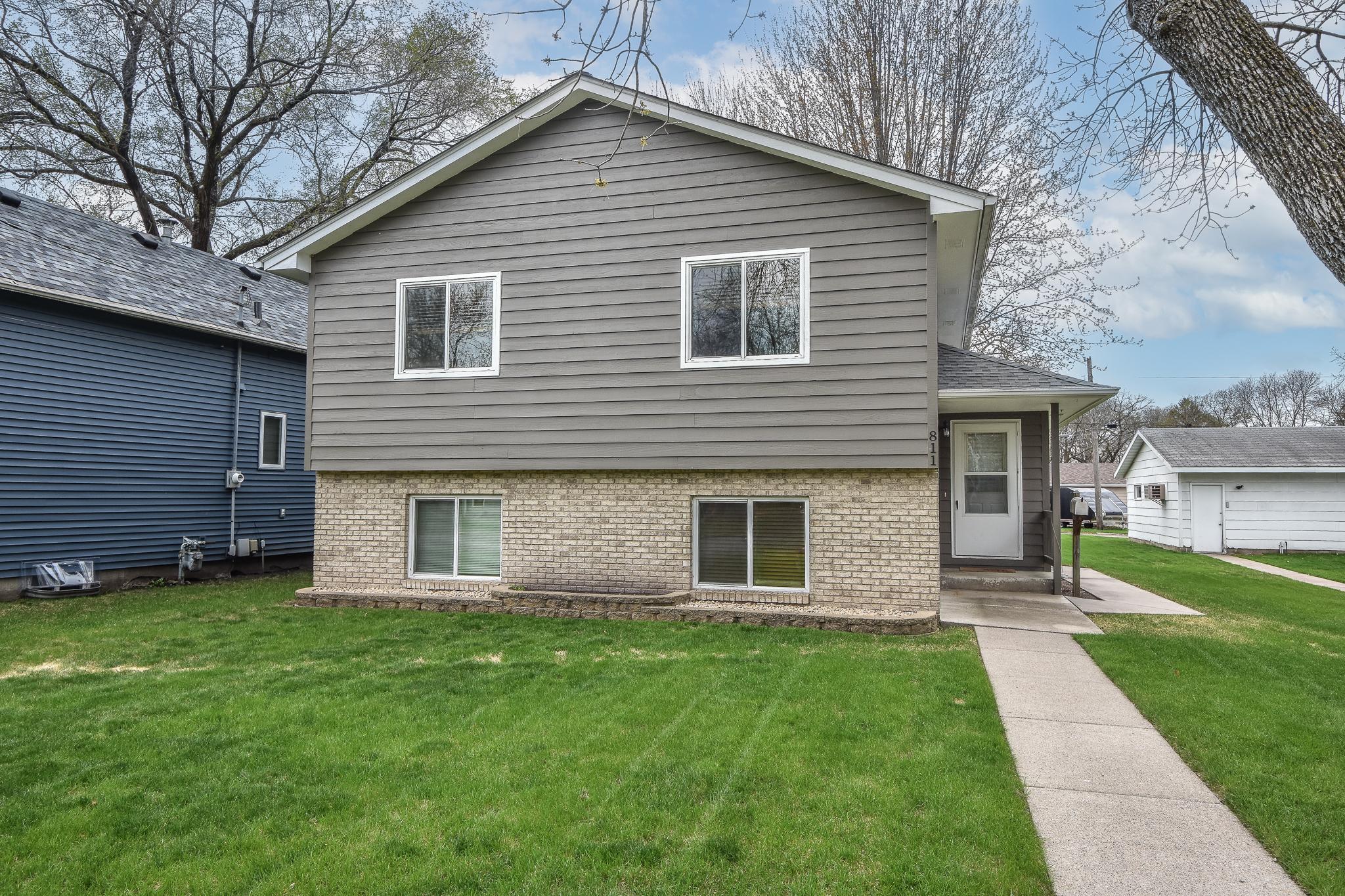 811 Broadway Avenue S
