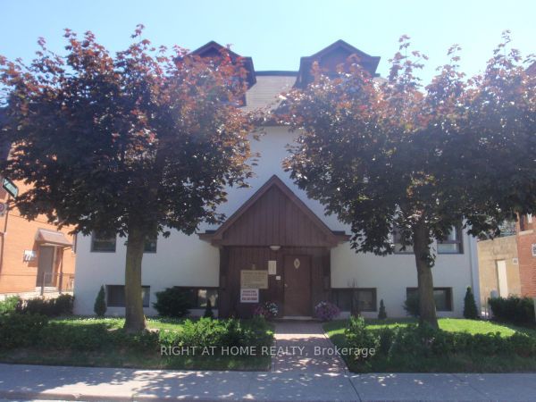 9 Albany Ave