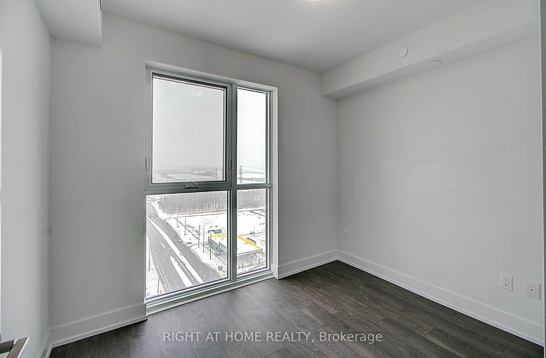 2550 N Simcoe St 2407