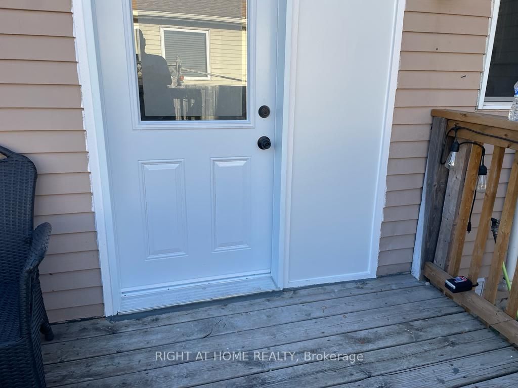 153 Rose St