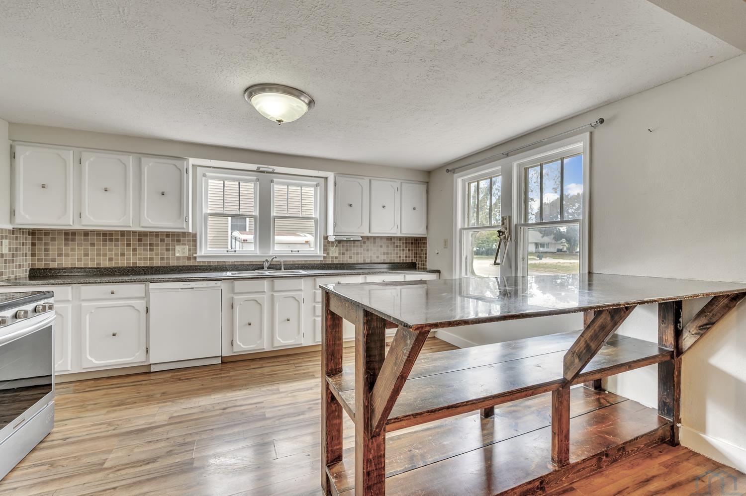 607 Albany Avenue Ne