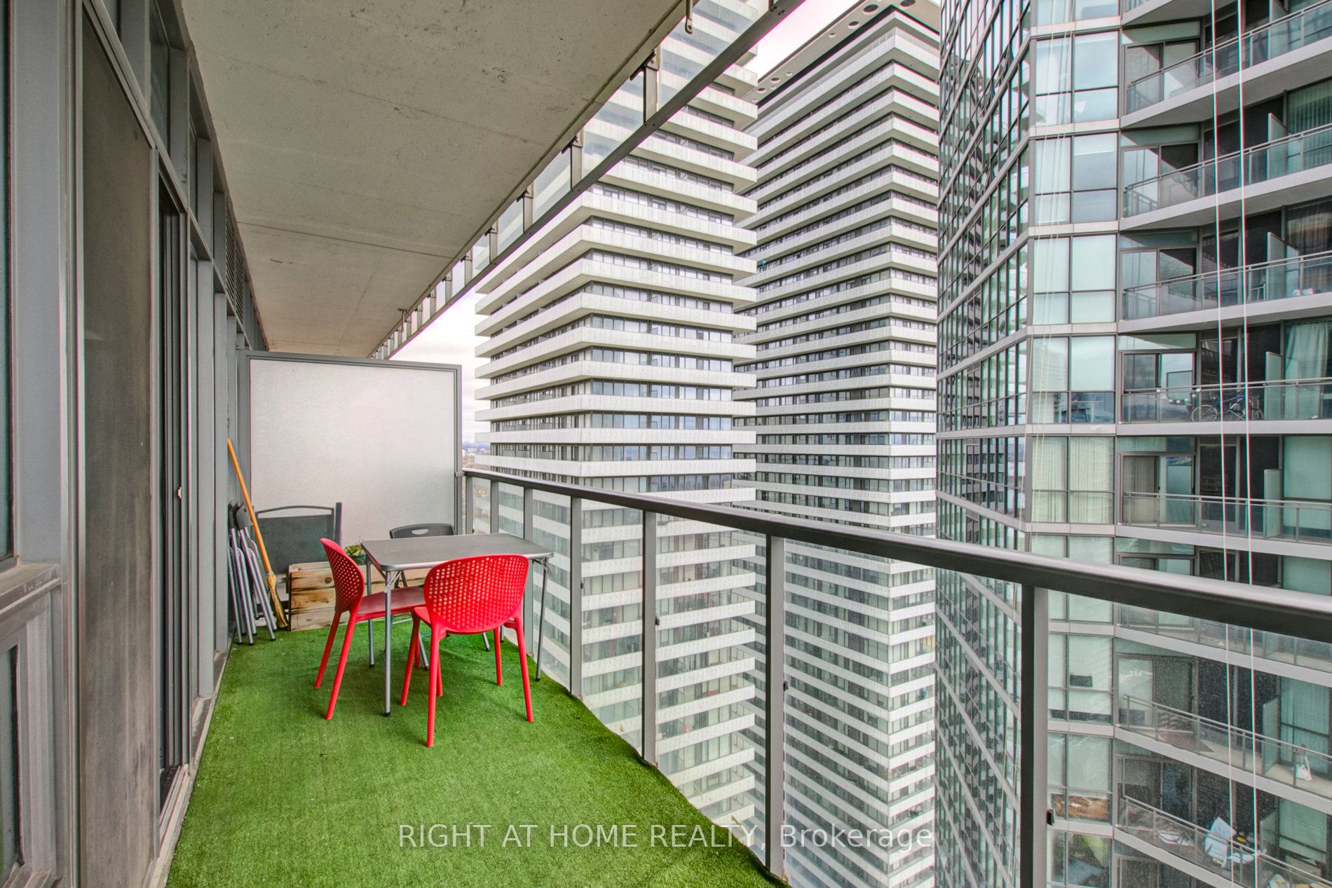 33 E Charles St 4009