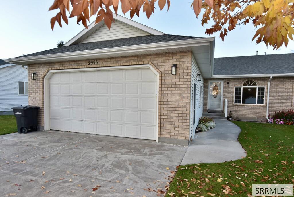 2955 E Courtyard Circle