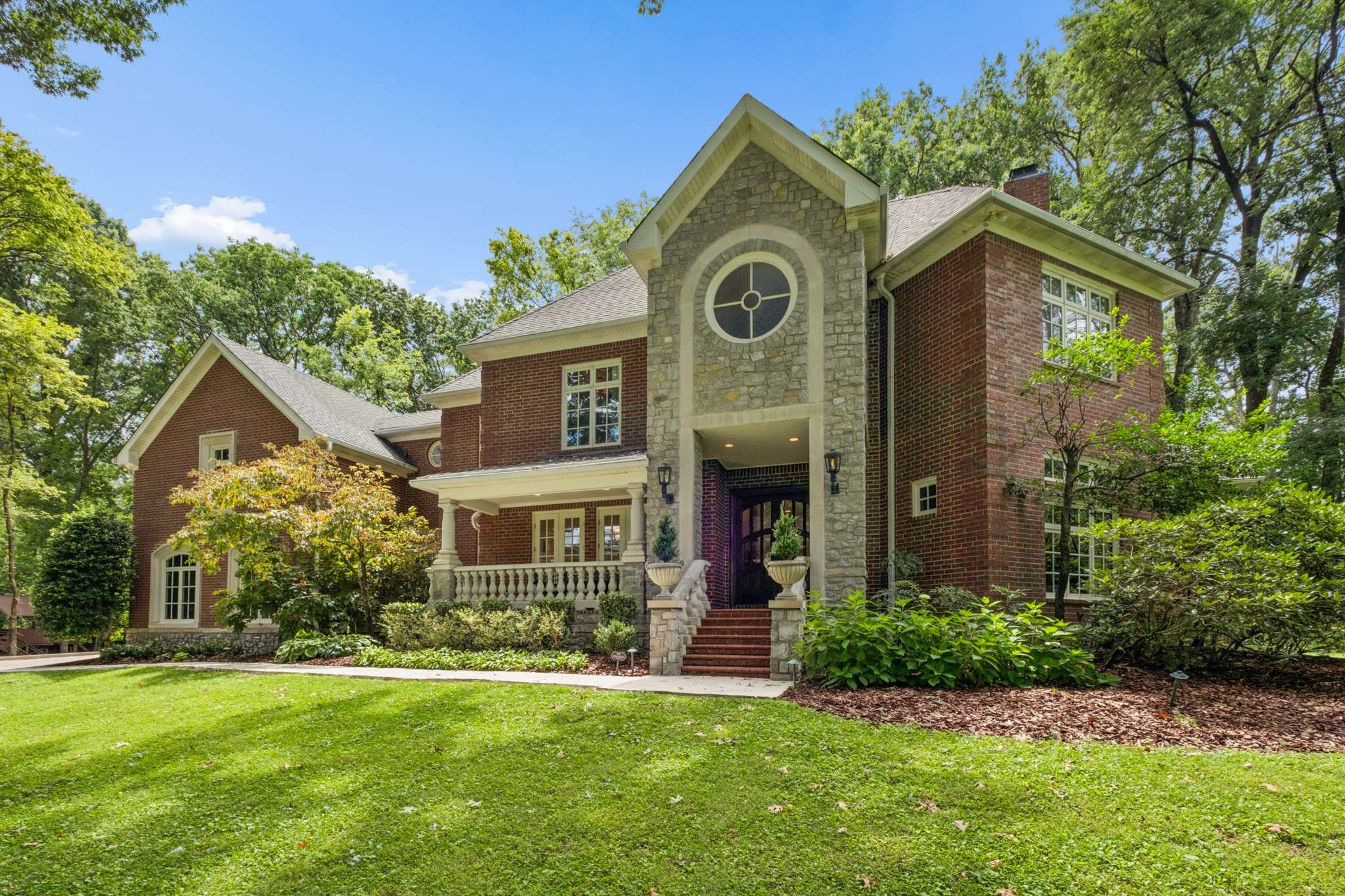 943 Oak Valley Ln