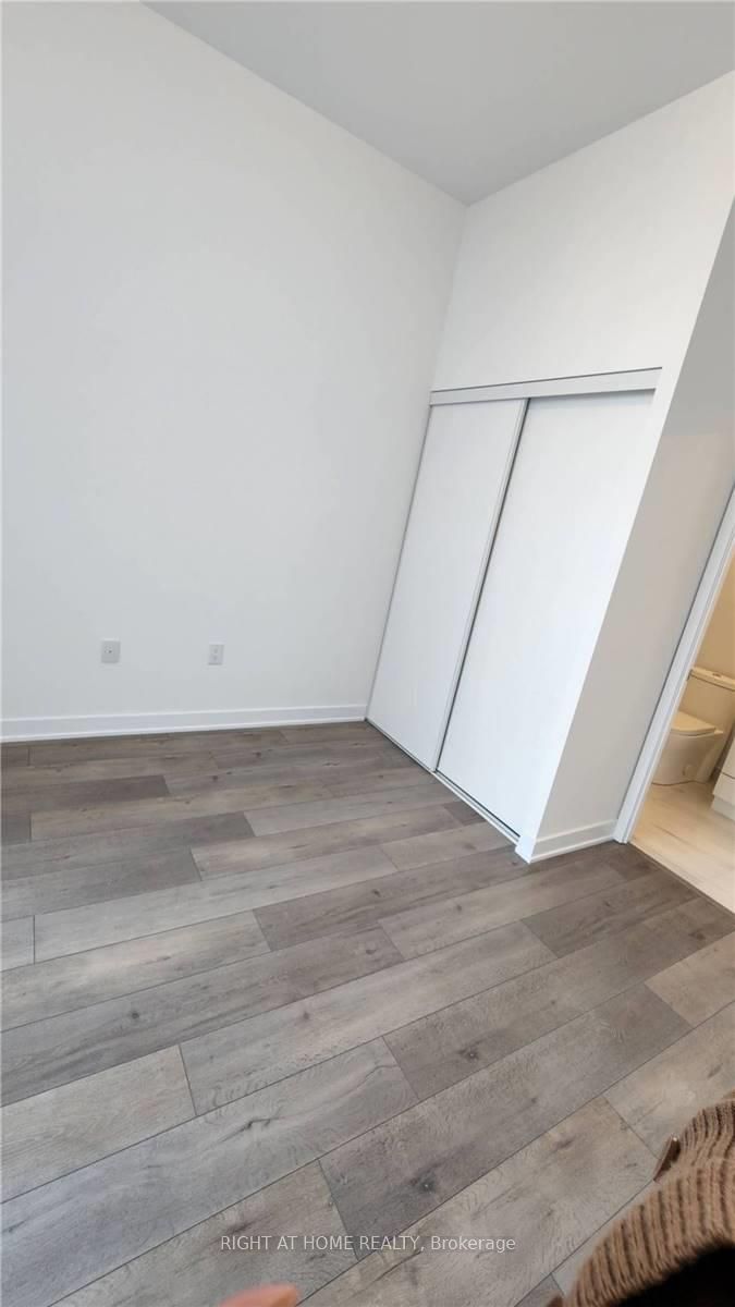 10 Honeycrisp Cres 212