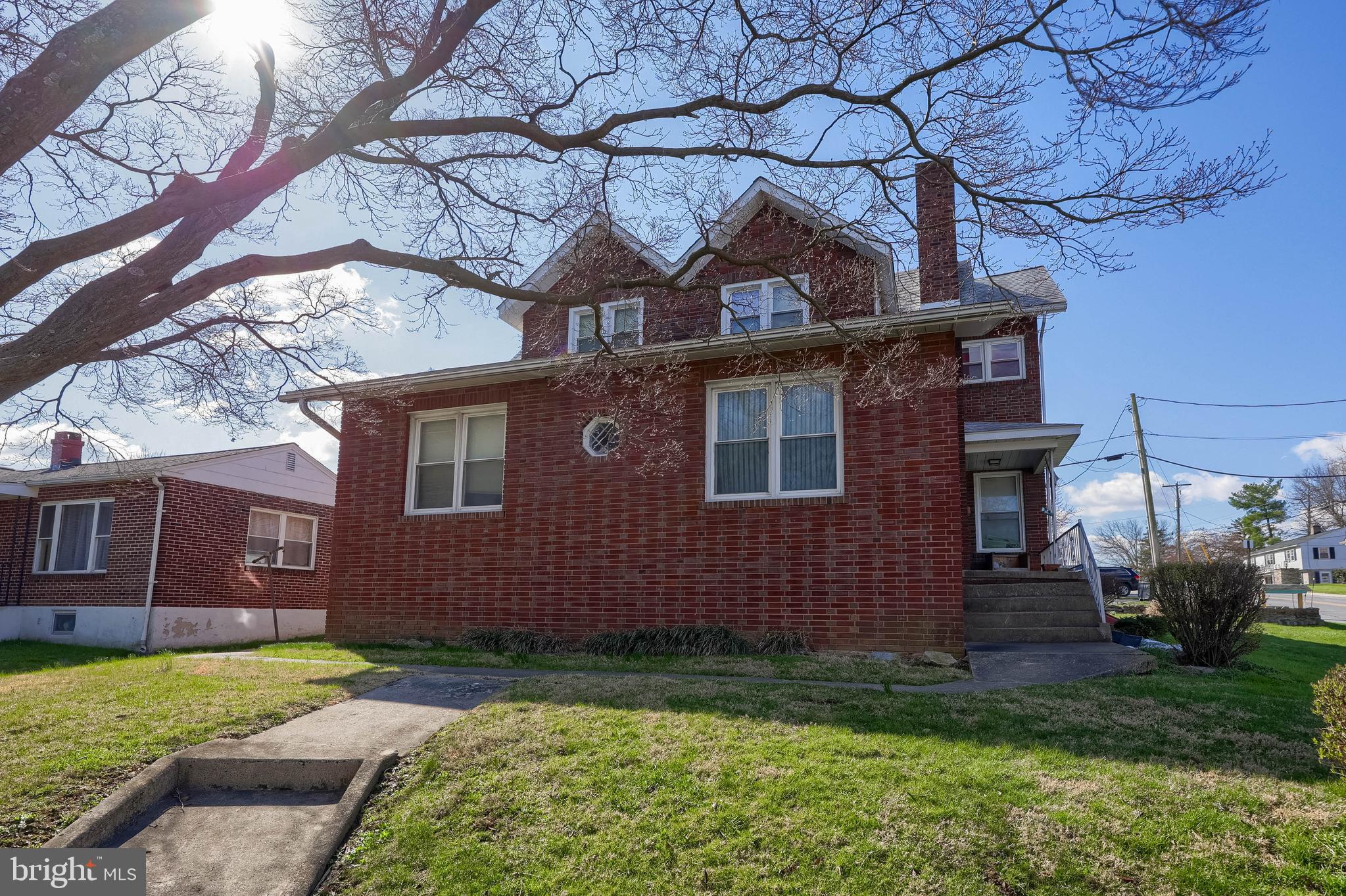 1694 1696 1698 Columbia Ave  