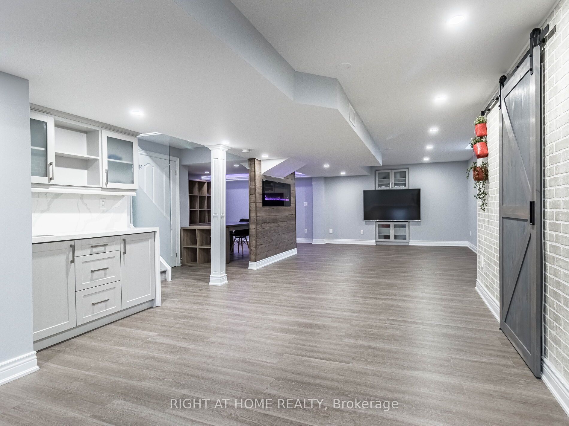 280 Wrigglesworth Cres