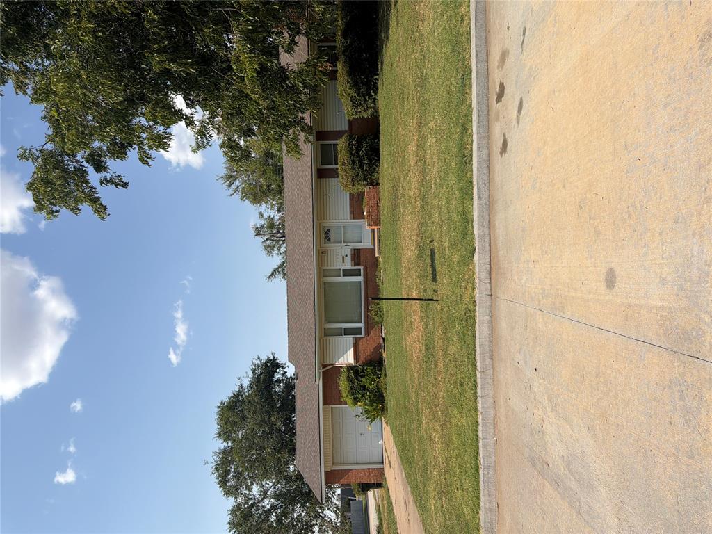 Come check out this home just minutes from OU campus! This home features 3 bedrooms and 1.5 baths. It's conveniently located in the heart of Norman close to shopping and restaurants. You are minutes from I-35. If you're looking for investment property for short term rentals, an Airbnb, etc. this home is in the perfect location for game days, primary residence, and so much more!  Schedule your showing today!
