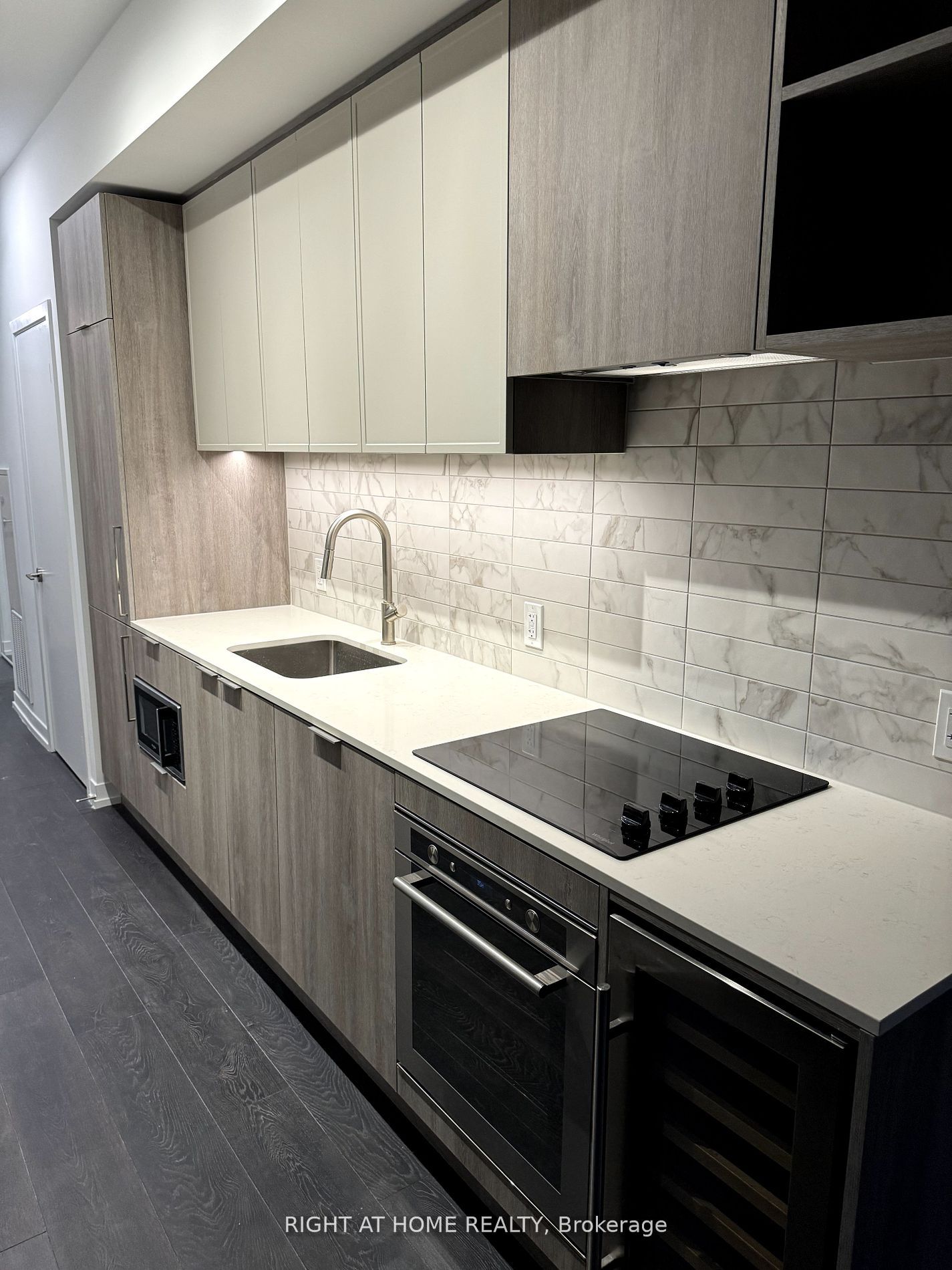2020 Bathurst St 320