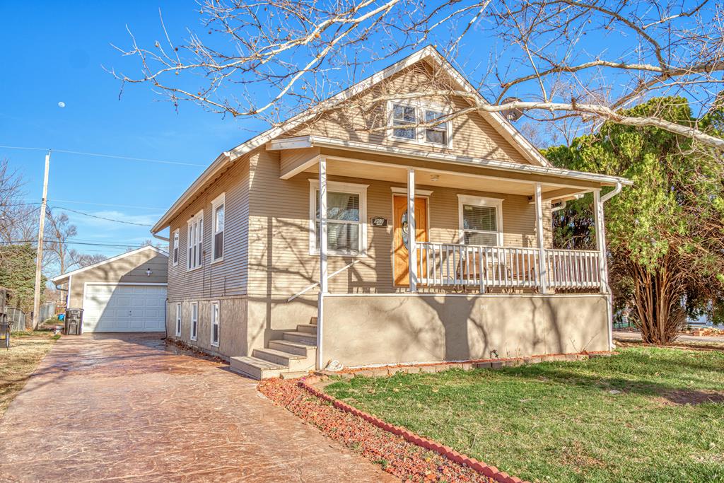 907 Willow Drive. Salina, Kansas • SalinaHomes