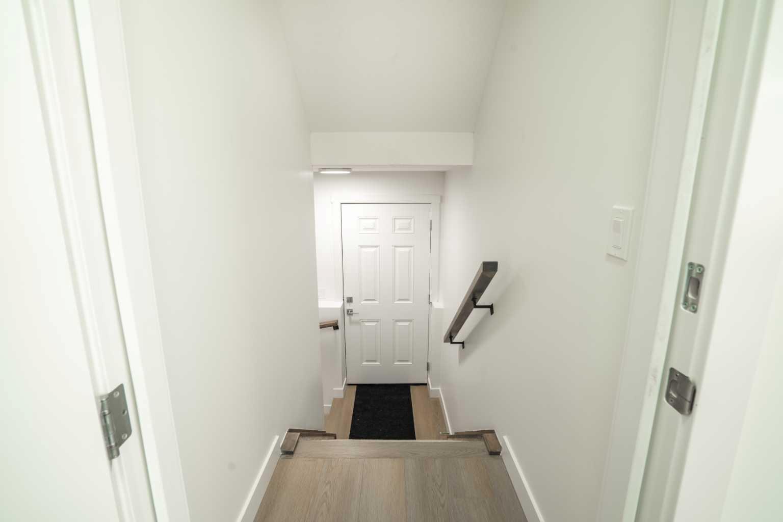 212 Lakewood Crescent