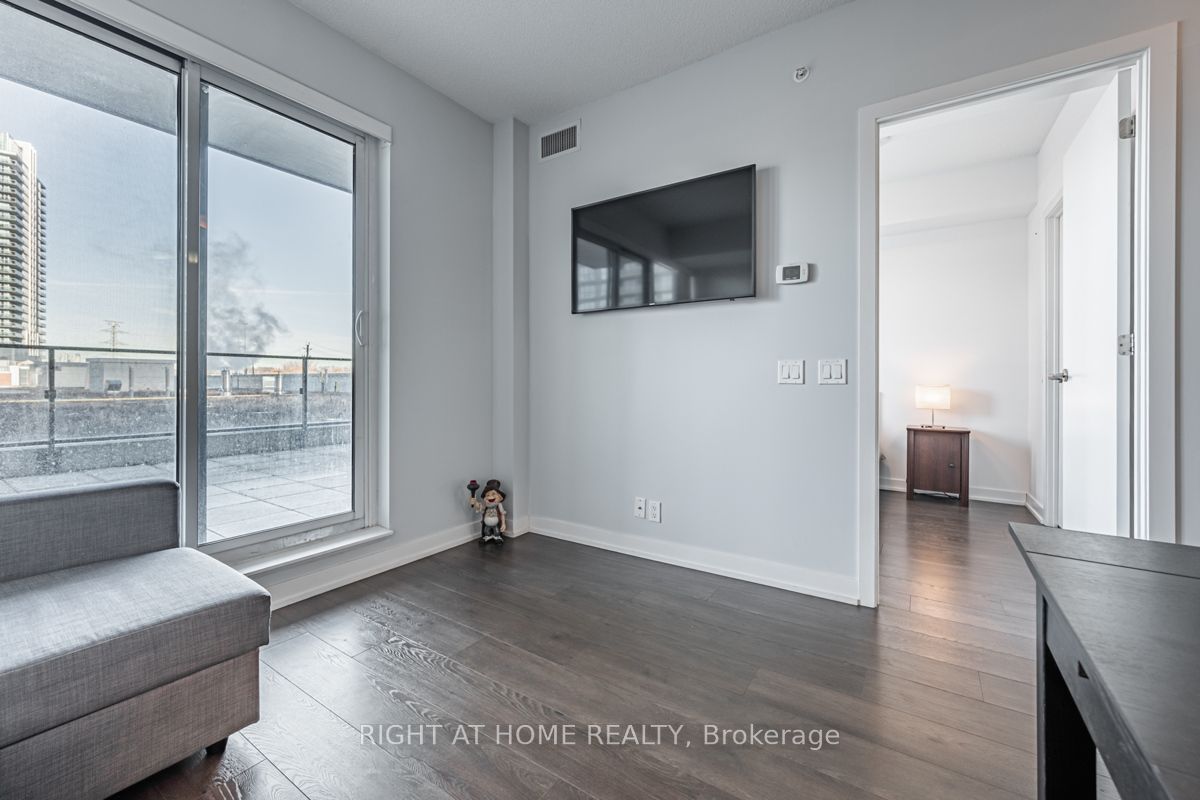 2200 W Lakeshore Blvd 612