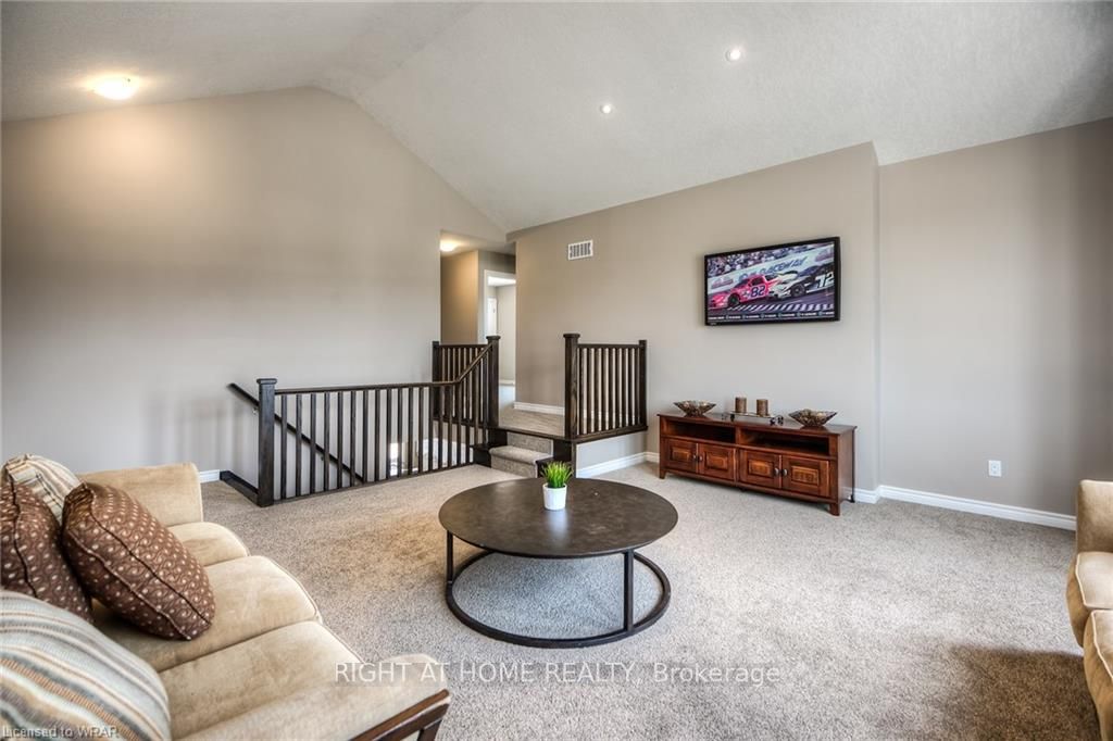 222 Ladyslipper Dr