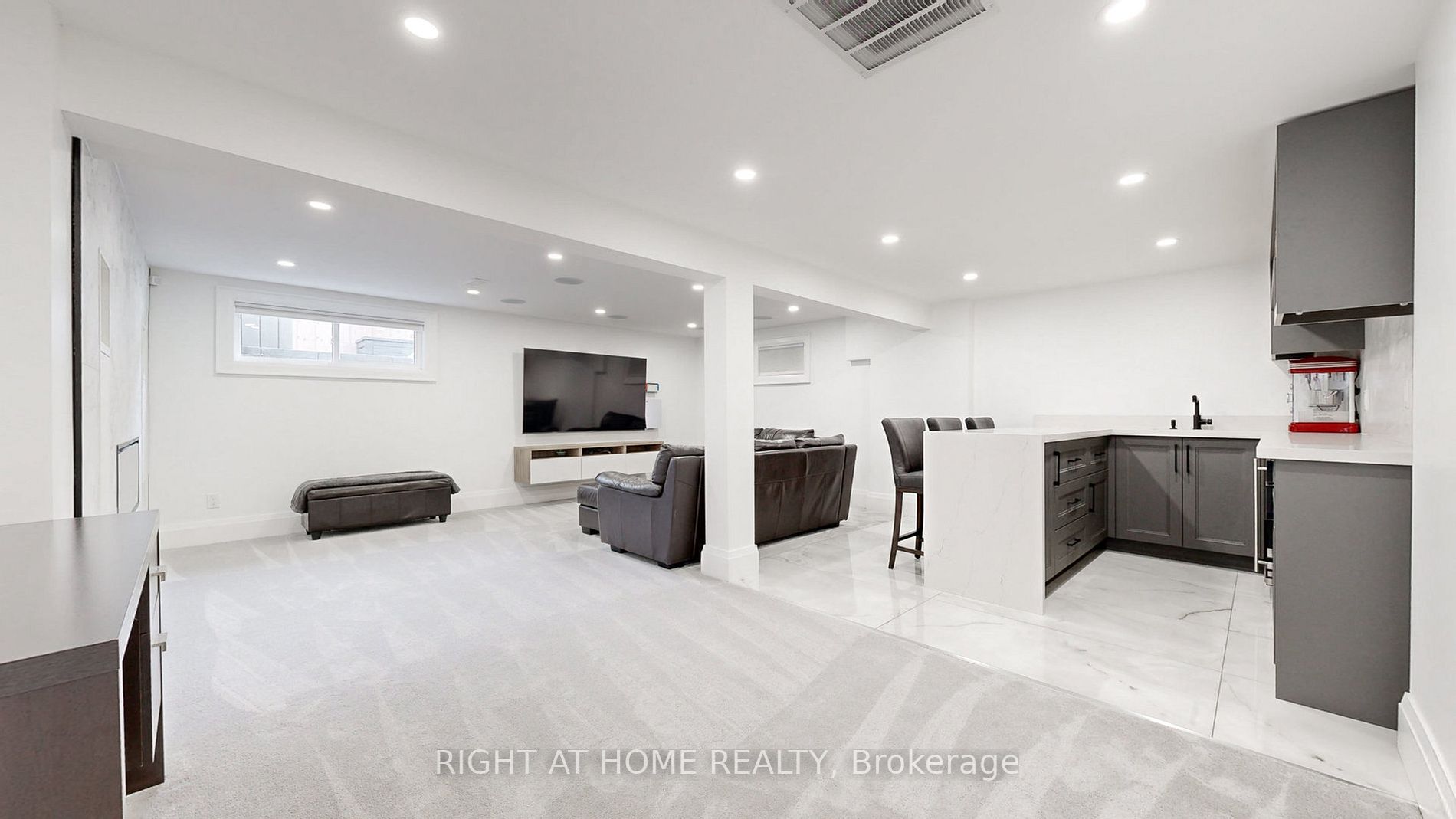 36 Littlewood Cres