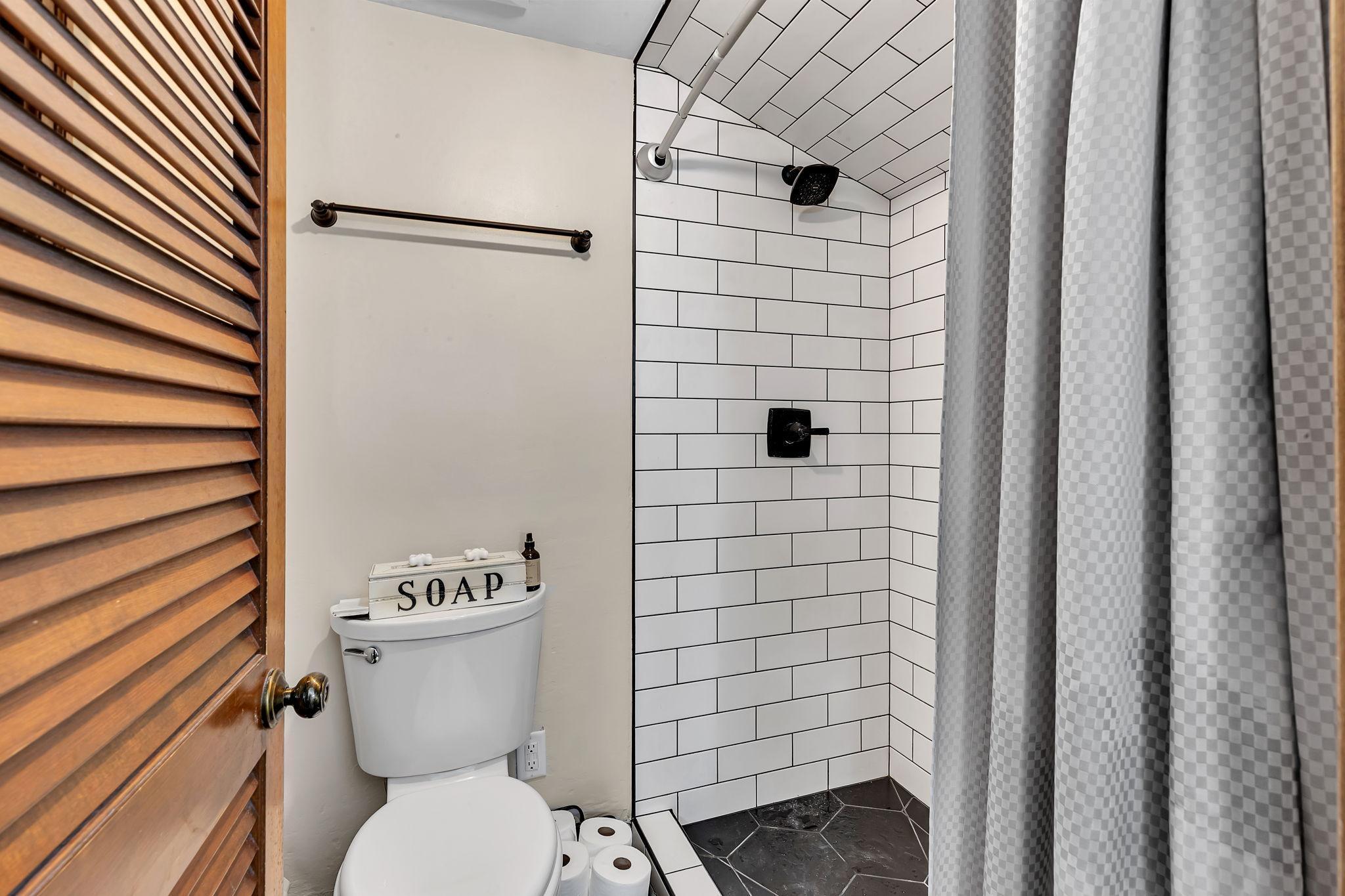 2021 Hillcrest Drive