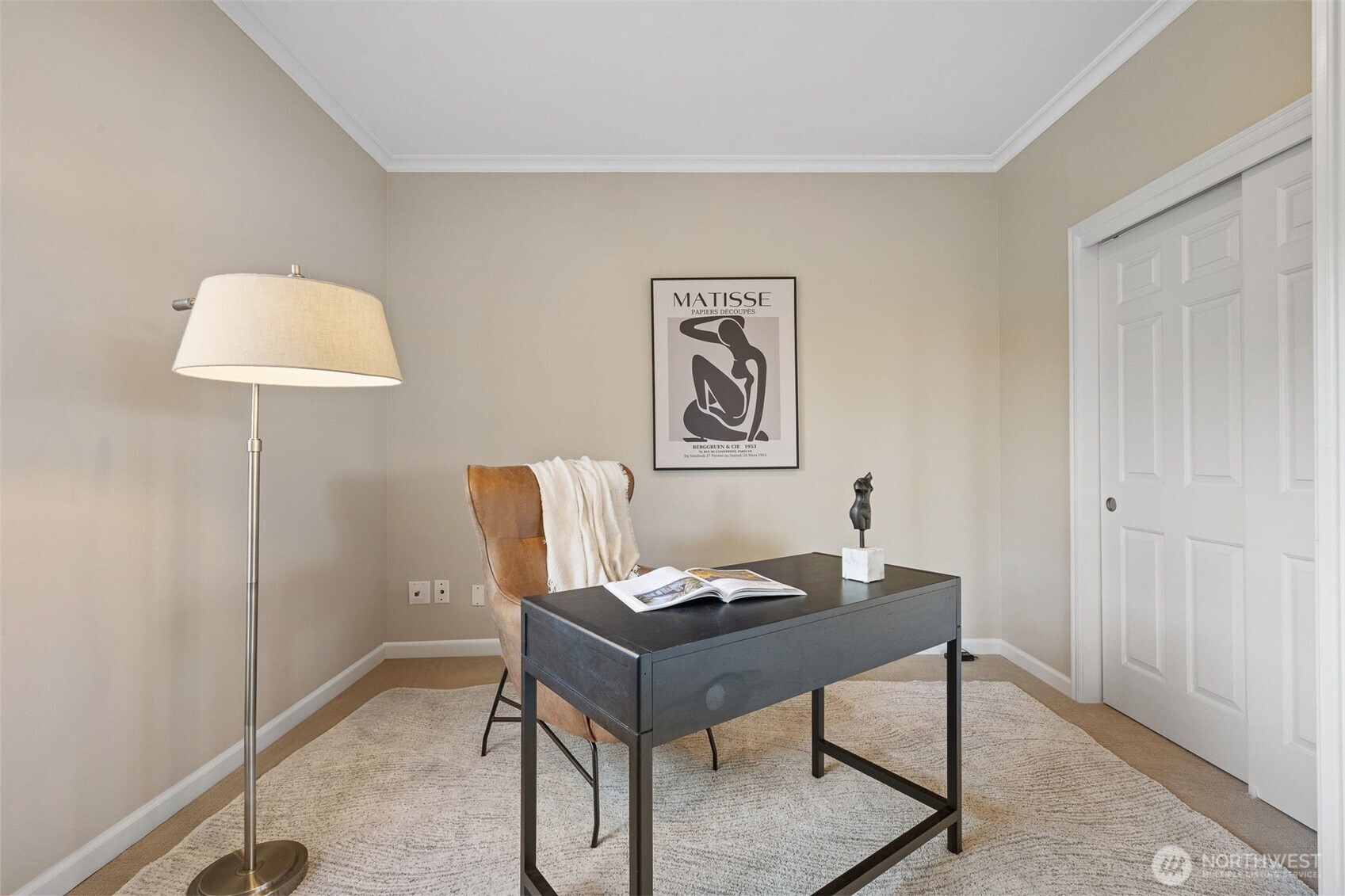 7 33rd Avenue NW