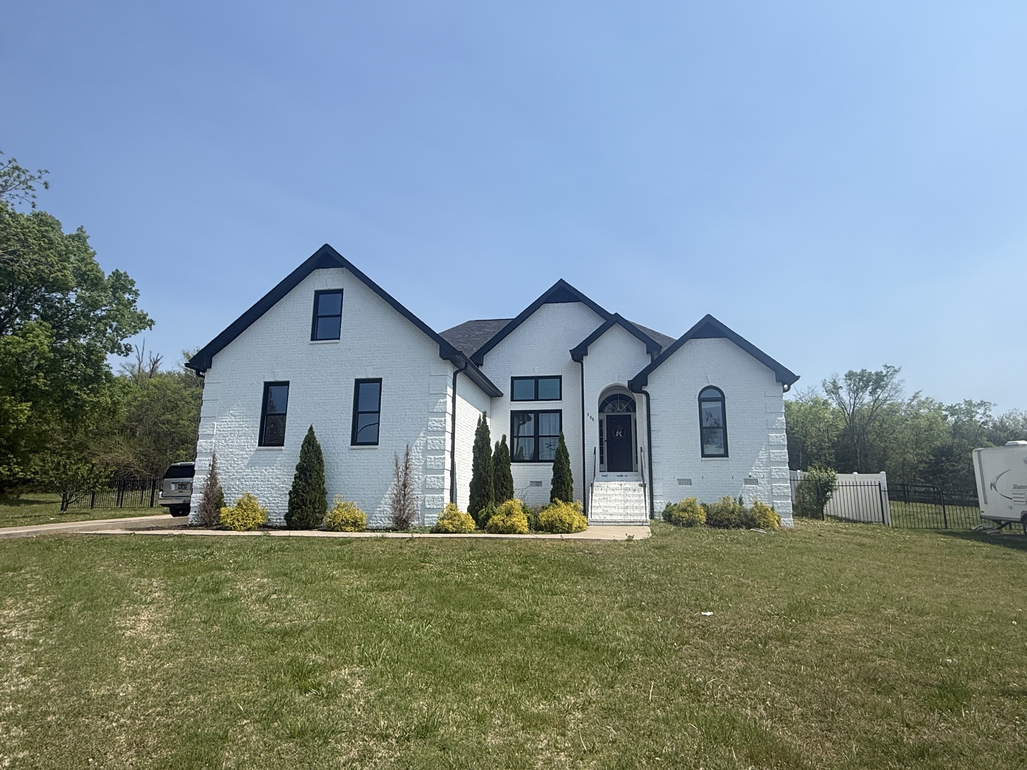 300 Hummingbird Ln — sold