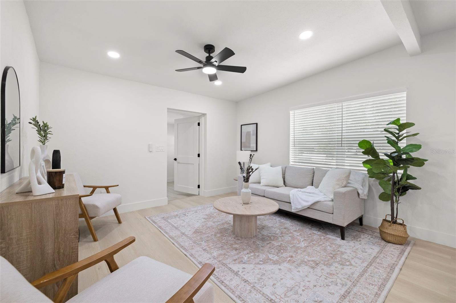 3008 E Elm Street