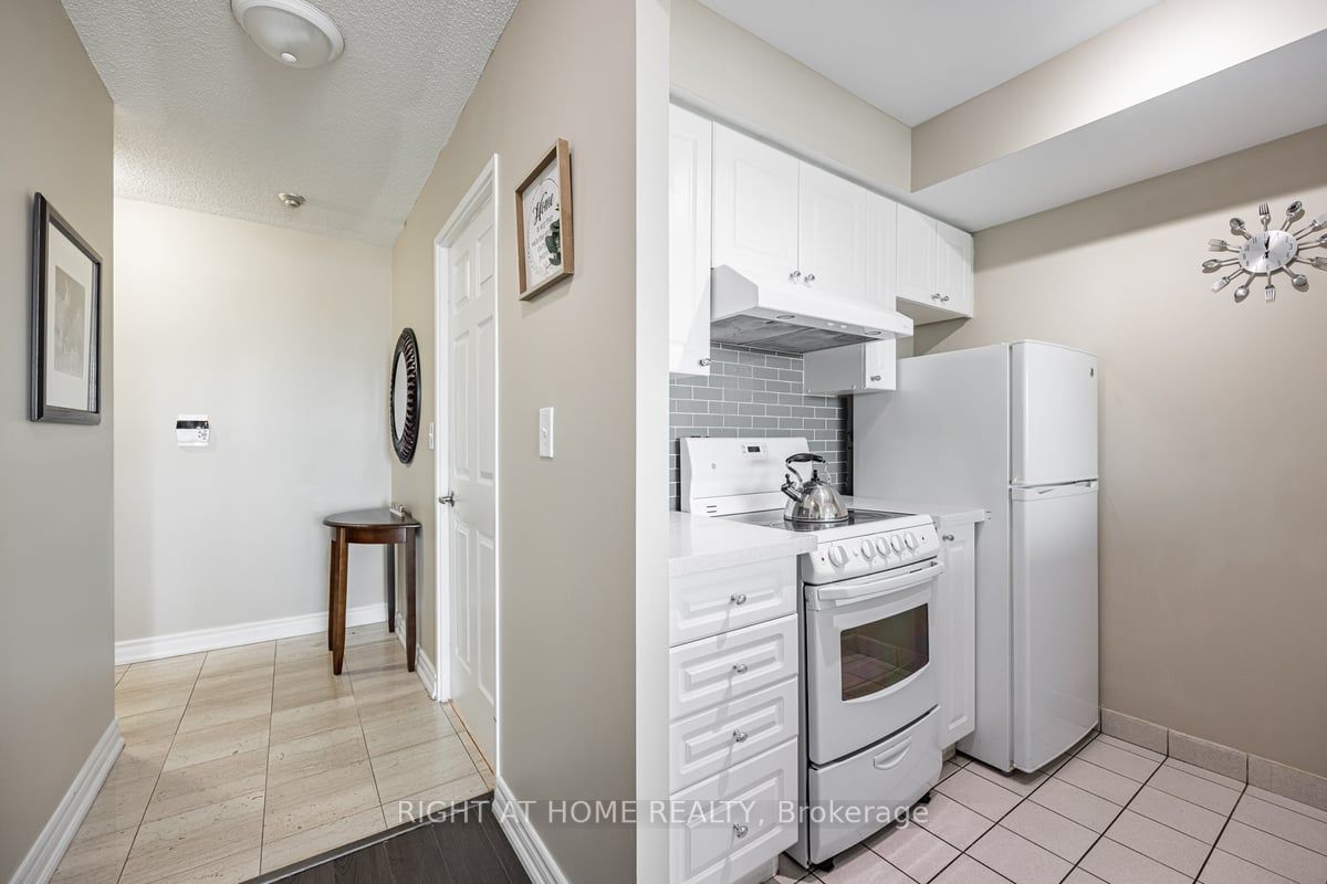 18 Lee Centre Dr 501