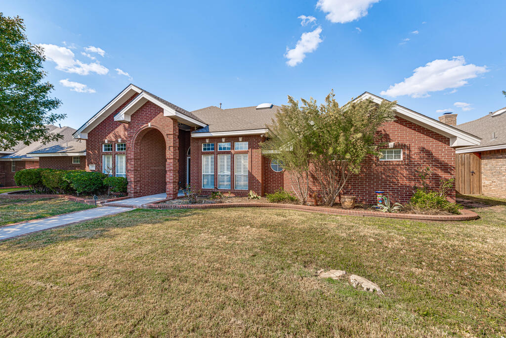BEST-PRICED PER-FOOT HOUSE IN GRASSLAND at $165. PER FOOT! THIS BIG 4 OR 5 BEDROOM, 2 OR 3 LIVING AREAS, 3.5 BATH FLOOR PLAN IS READY TO GO BEFORE THE HOLIDAY SEASON! TERRIFIC OPEN PLAN, LIGHT NEUTRAL COLORS, HIGH CEILINGS, OPEN KITCHEN, DINING, BREAKFAST AREA, BUTLER'S PANTRY, COVERED PATIOS, CUL-DE-SAC LOCATION, CENTRAL LOCATION. EASY TO SHOW, READY TO SELL!