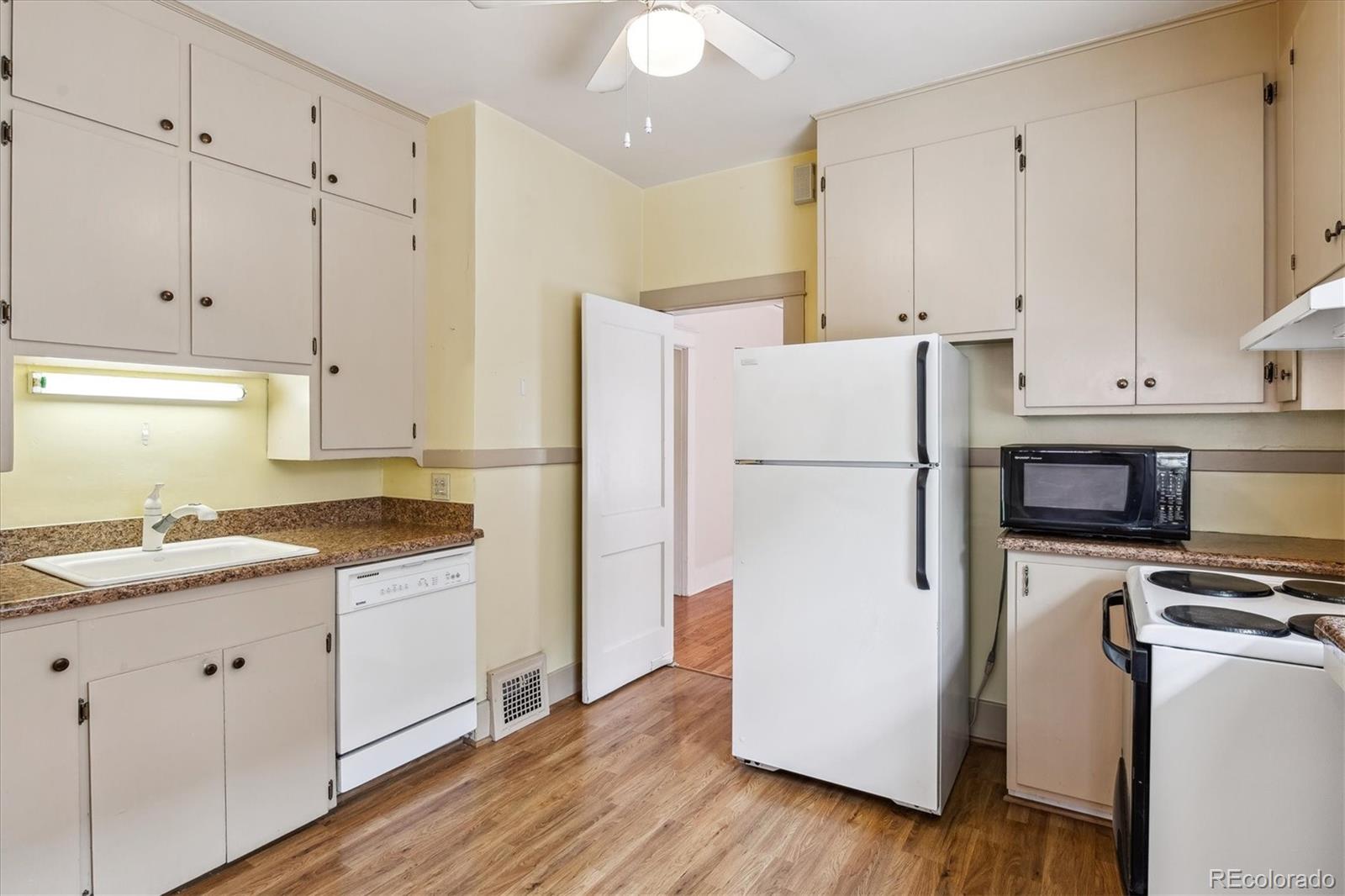 869 S Williams Street