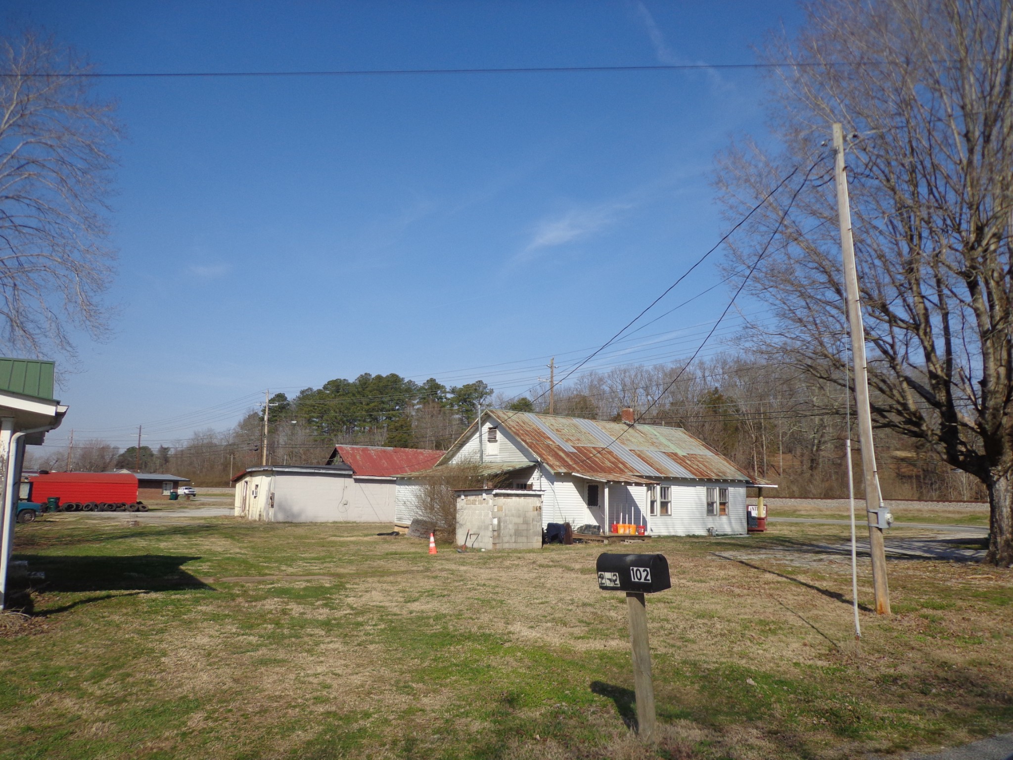 918 E Main St
