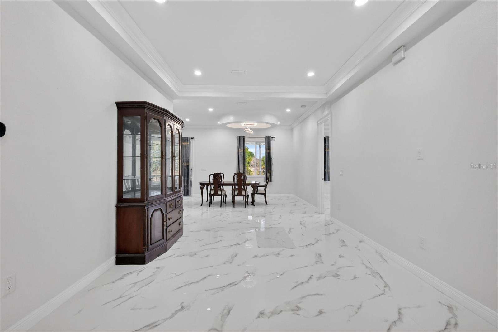 588 Dowling Circle
