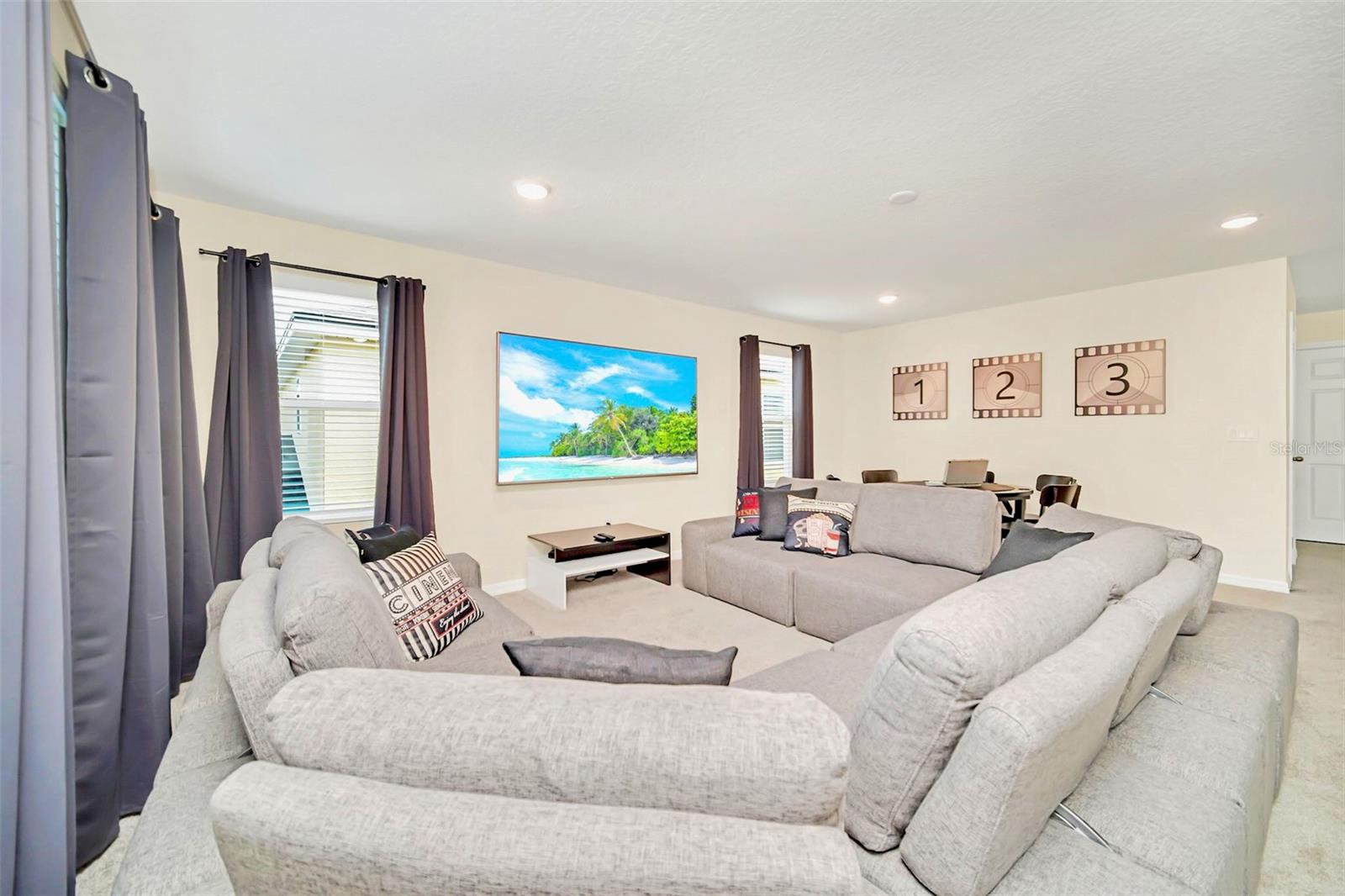 1959 Tropical Palms Circle
