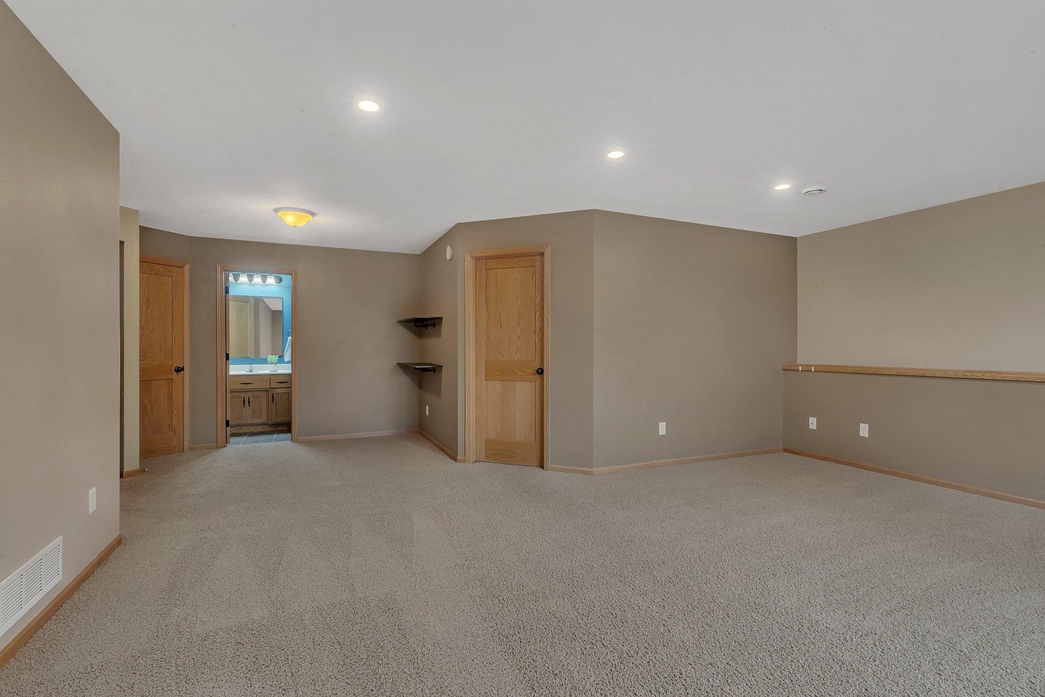 209 Iverson Street W