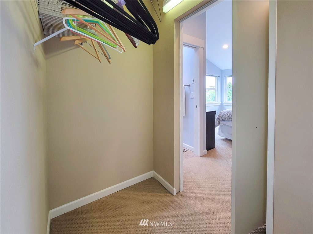 1209 Aurora Avenue N