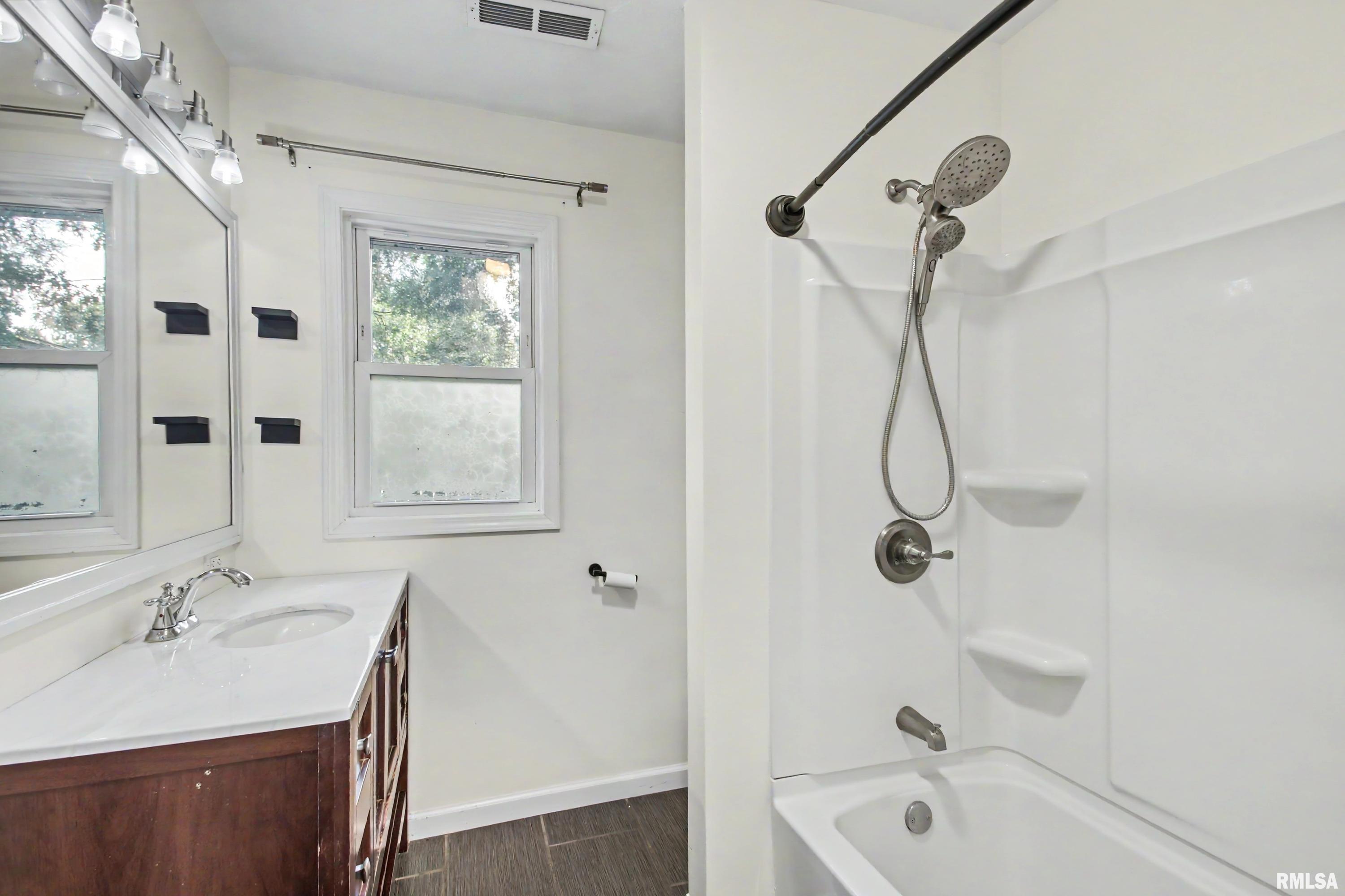 530 Hickory Grove W