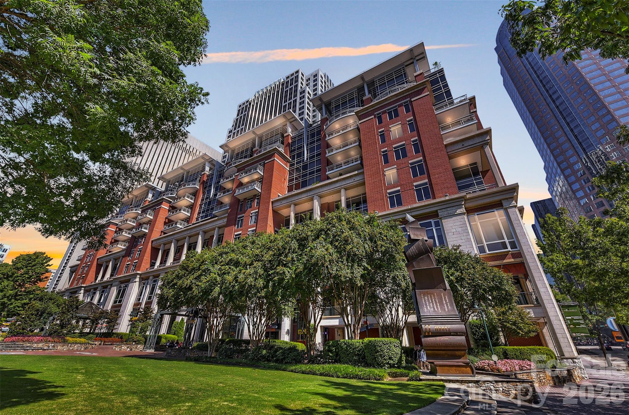 435 S Tryon Street 703