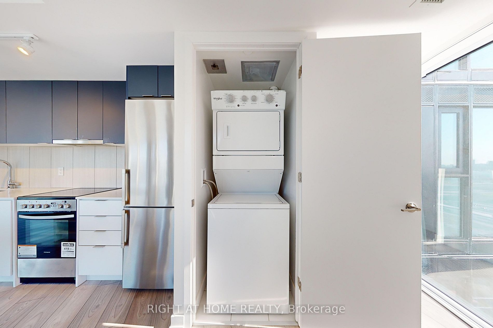 8 Tippet Rd 1410