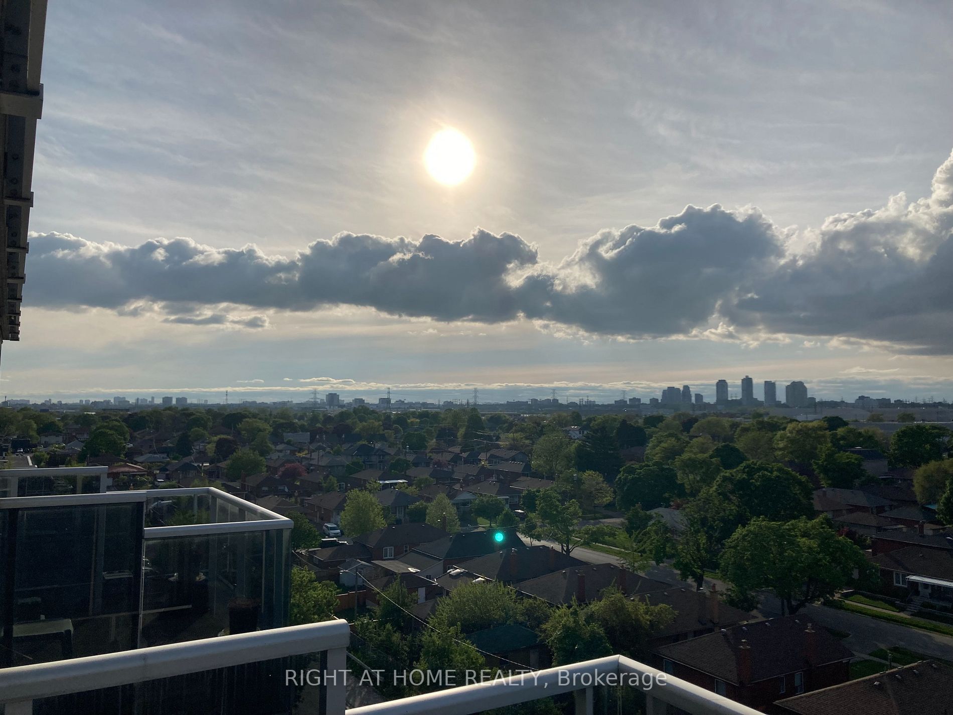 1050 The Queensway Ave 808