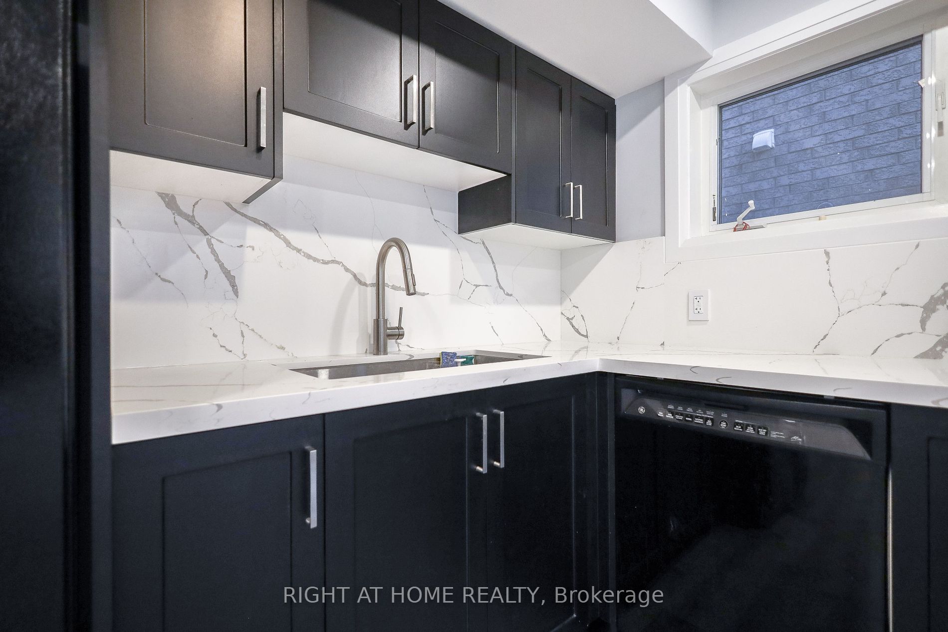 491 Melville Ave Bsmt