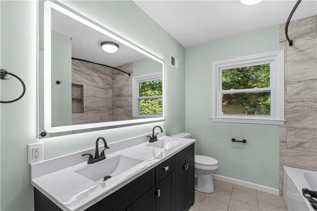 115 W Walnut Street