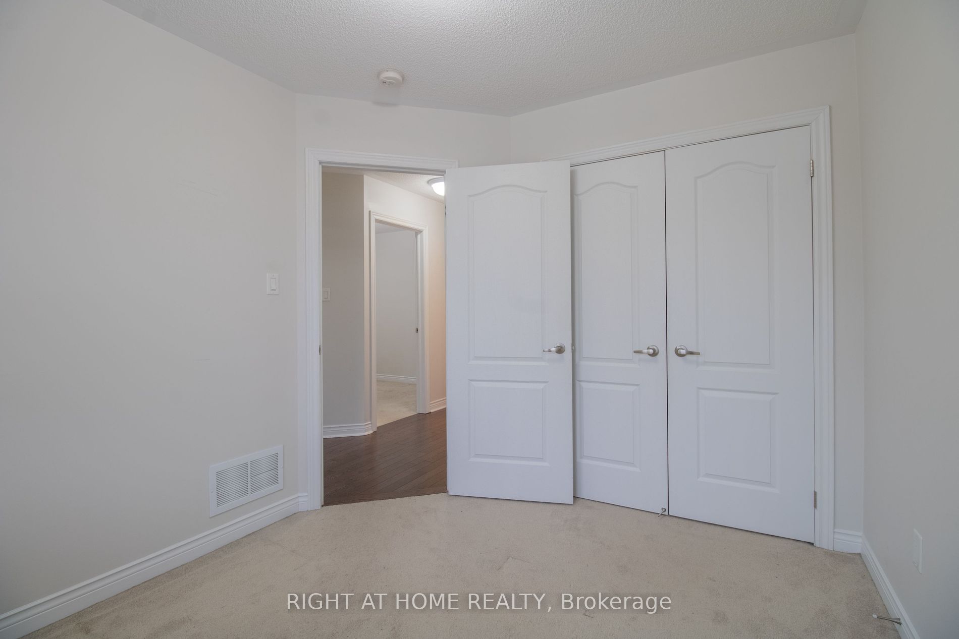 29 Keith-Wright Cres