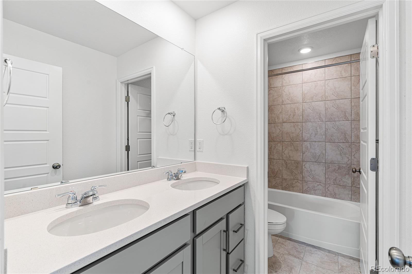 8848 Whiteclover Street