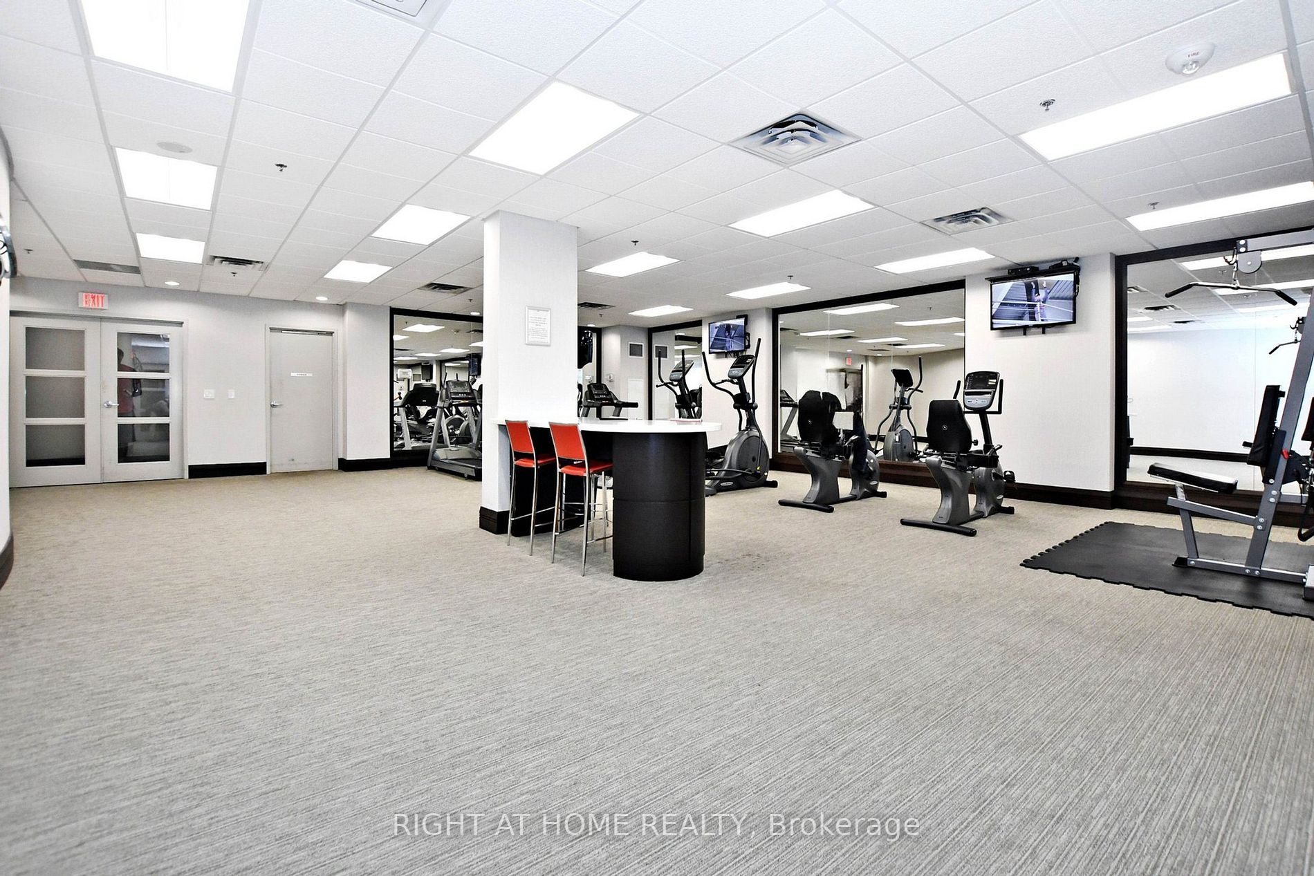 75 King William Cres 204