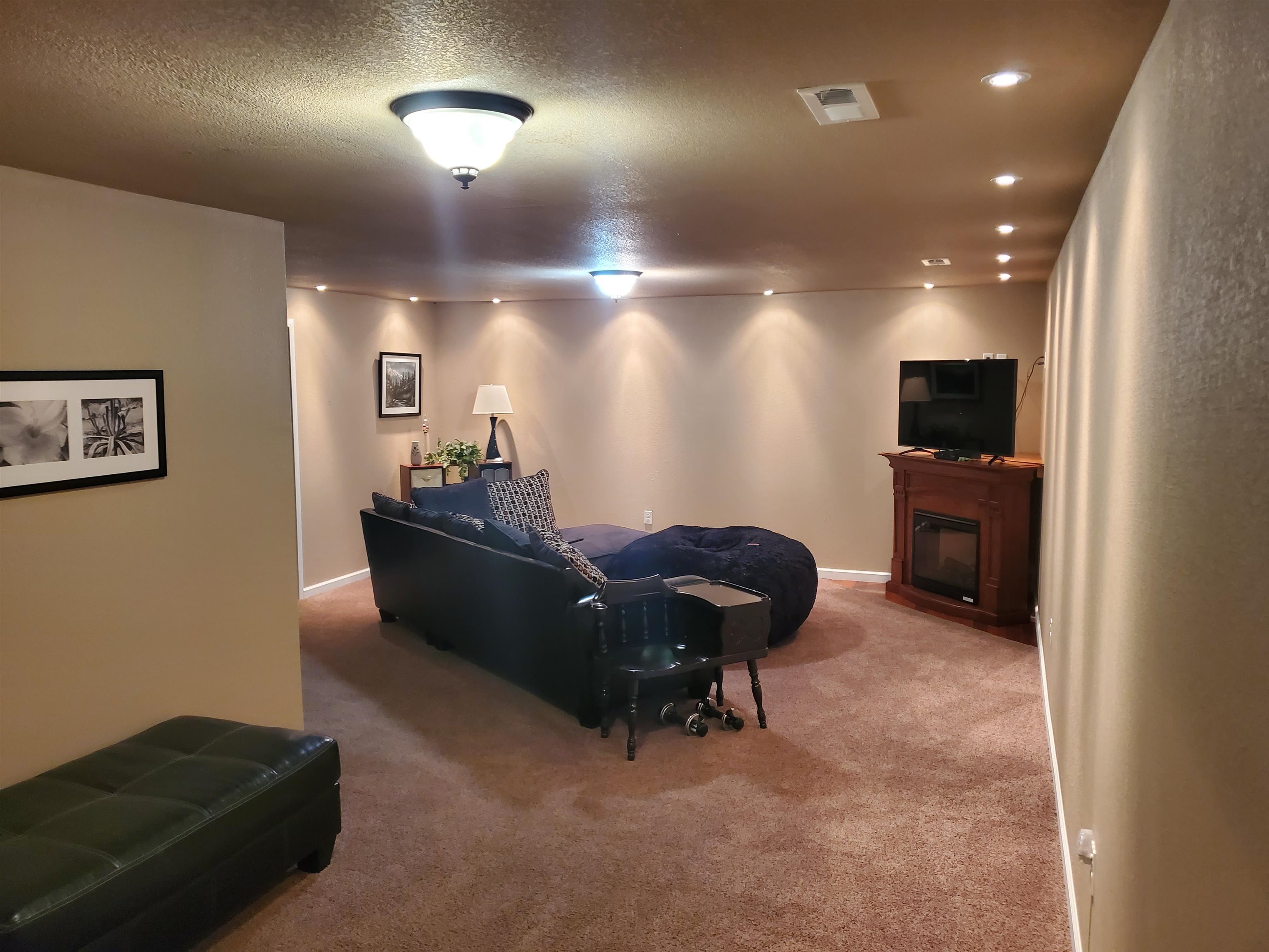 1435 E Berlin