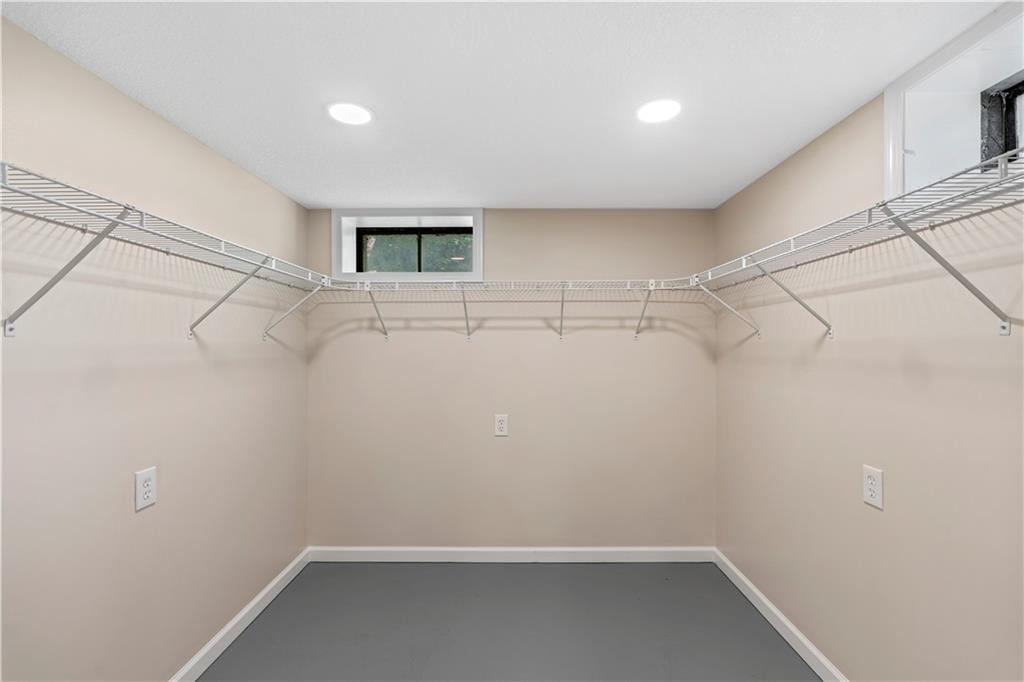 115 W Walnut Street