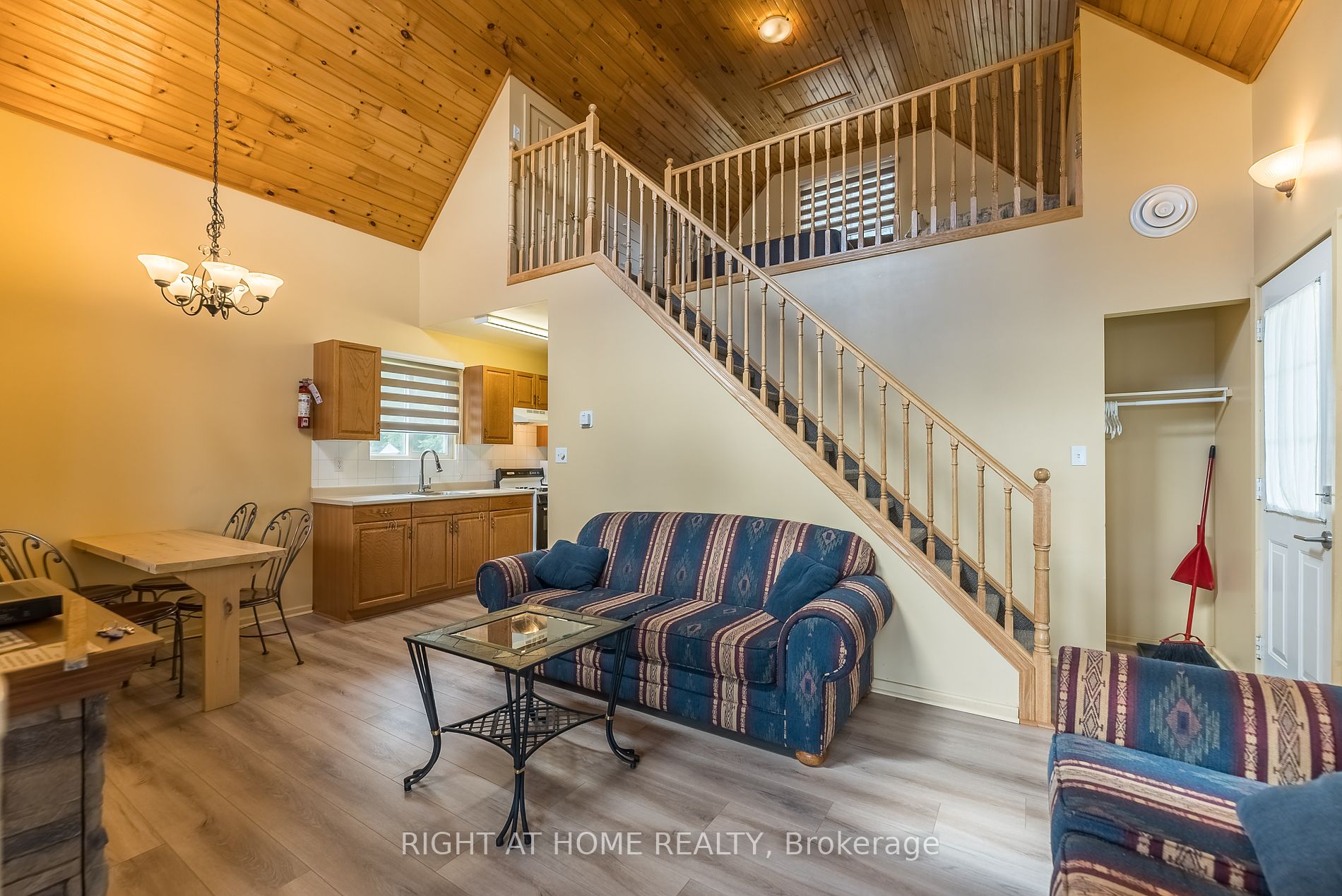 5253 Calabogie Rd