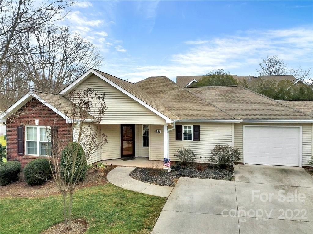 225 Oak Village Parkway, Mooresville, NC 28117