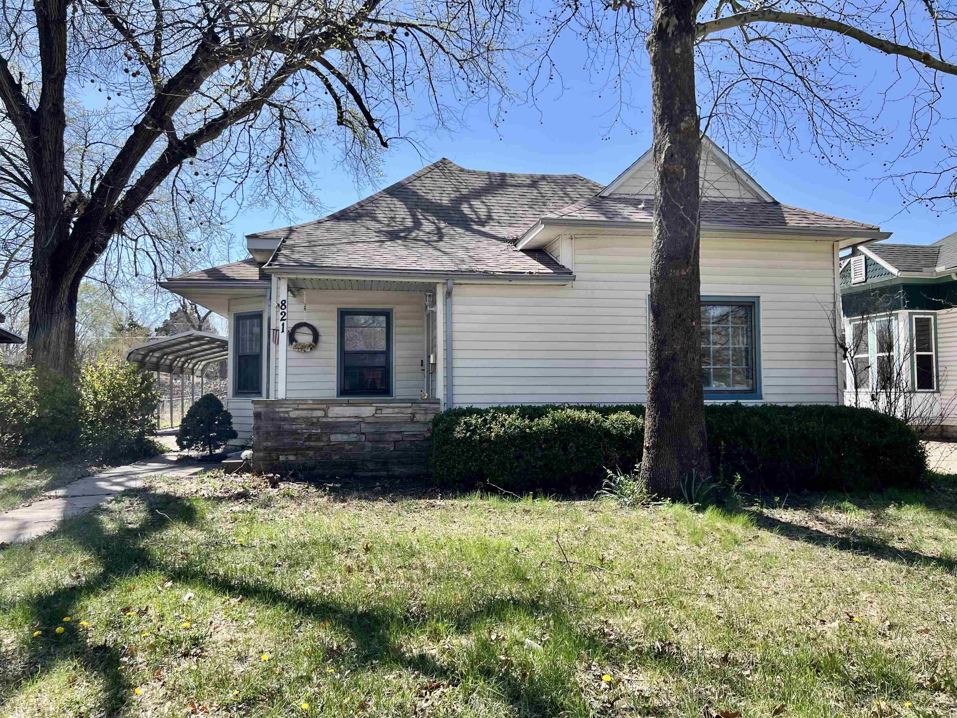 821 E 10th
