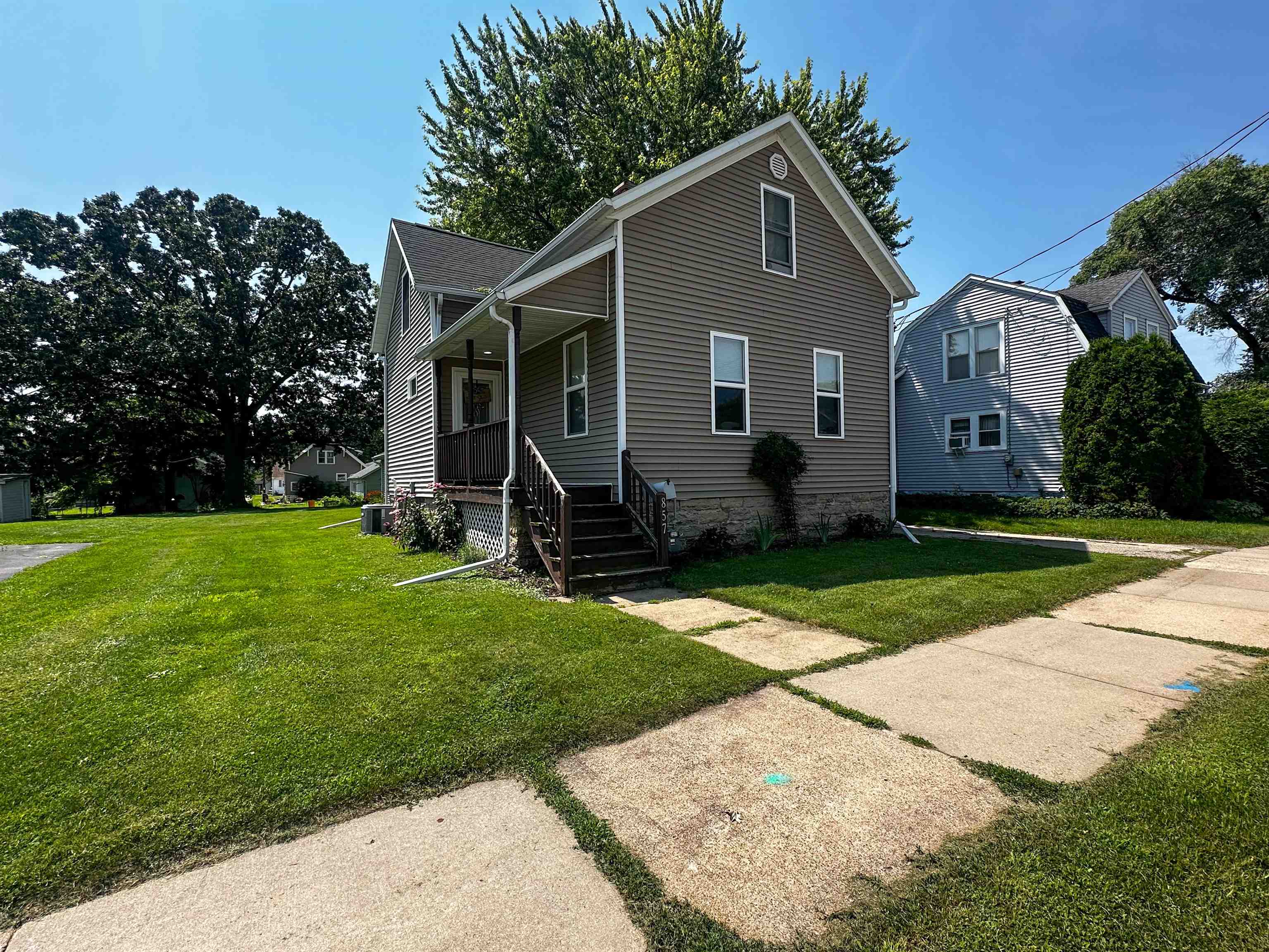 857 W 11th Avenue
