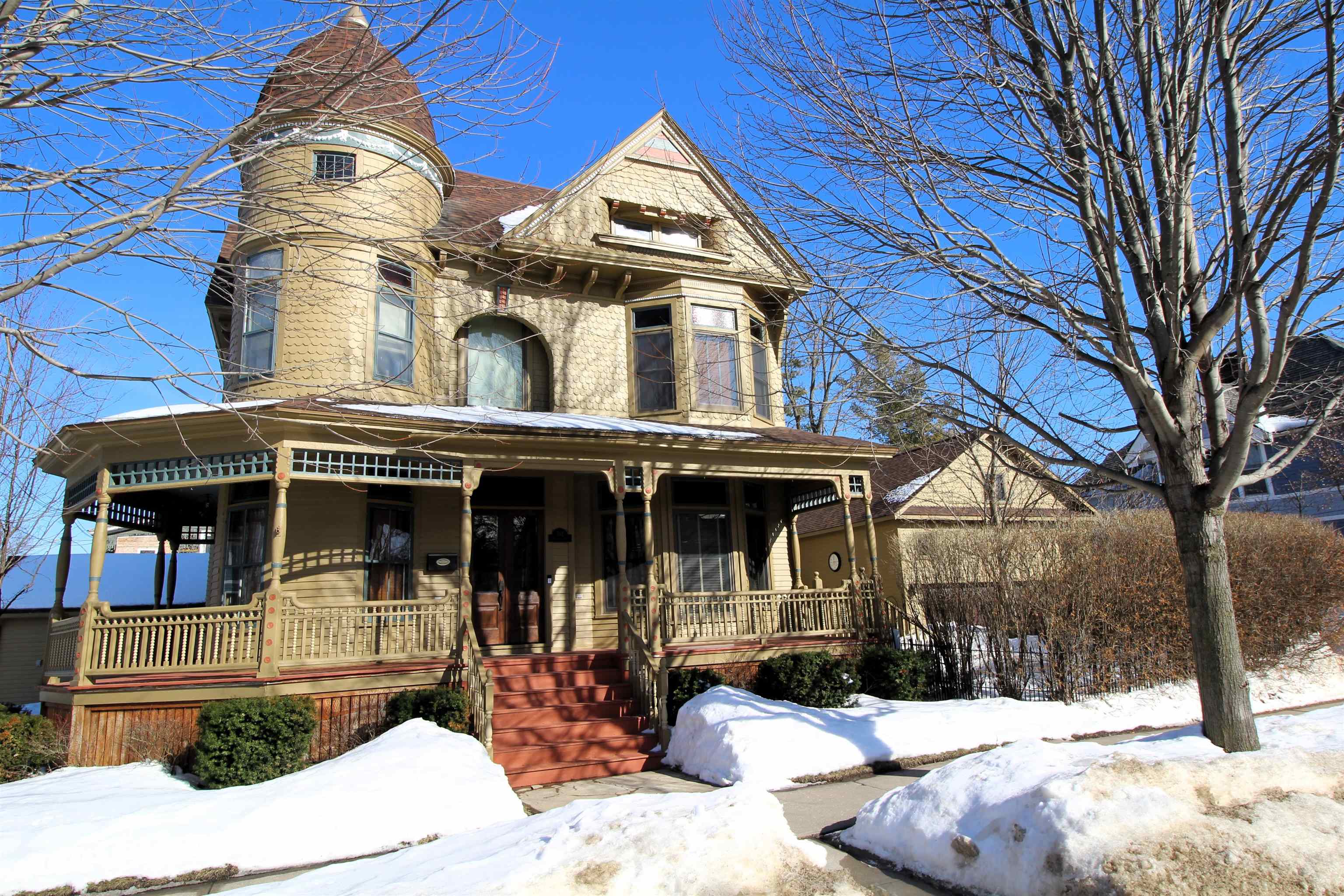 702 Pickering Street