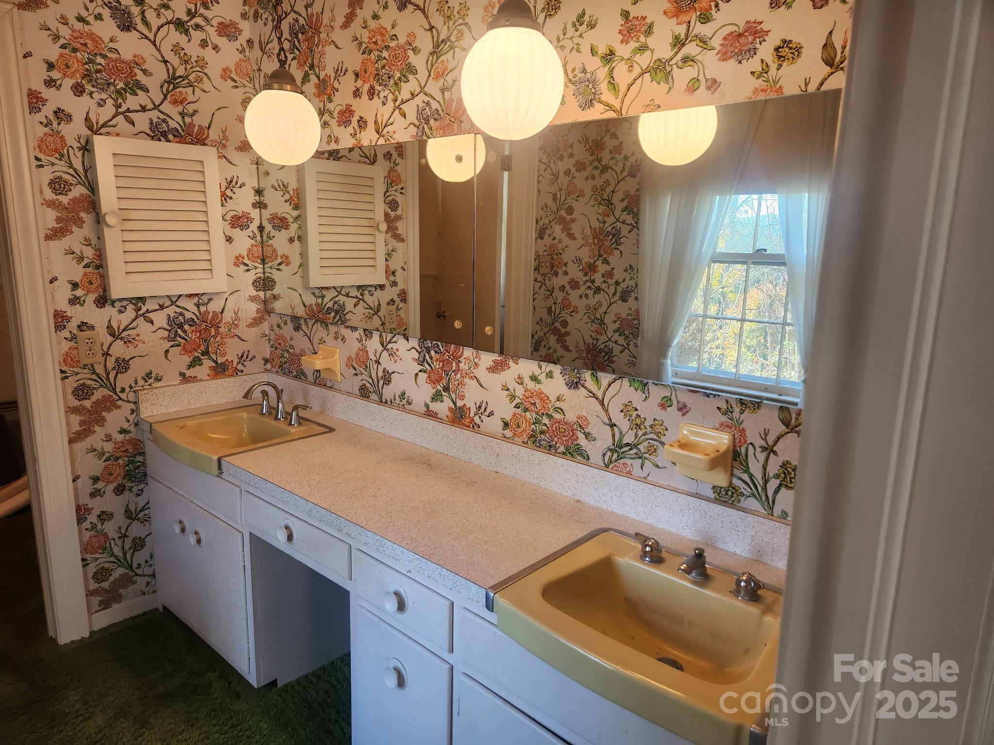 214 Robinwood Circle