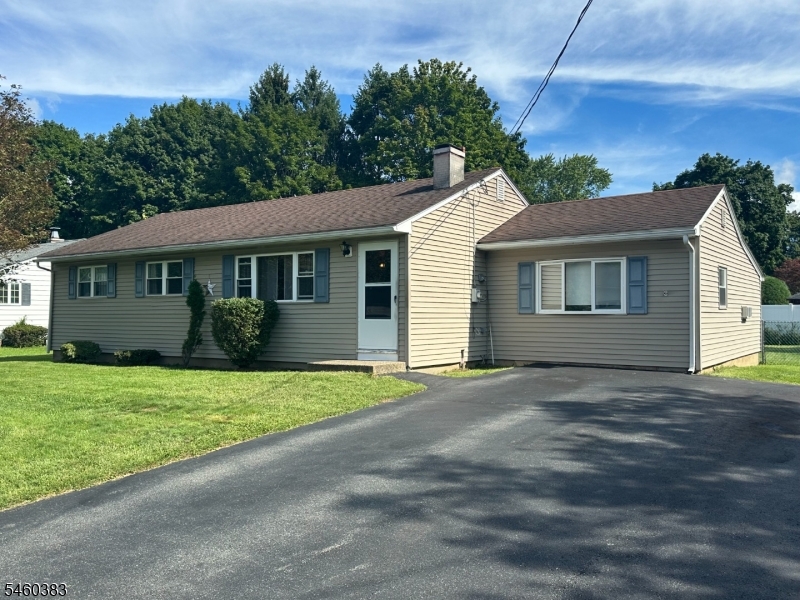 101 Hurley Dr, Hackettstown NJ
